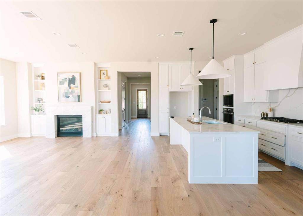 426 Wingtail Drive, Aledo, TX 76008