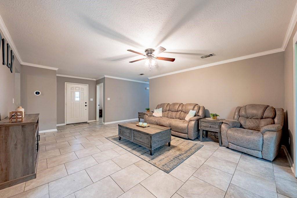 128 Hilltop Drive, Trinidad, TX 75163