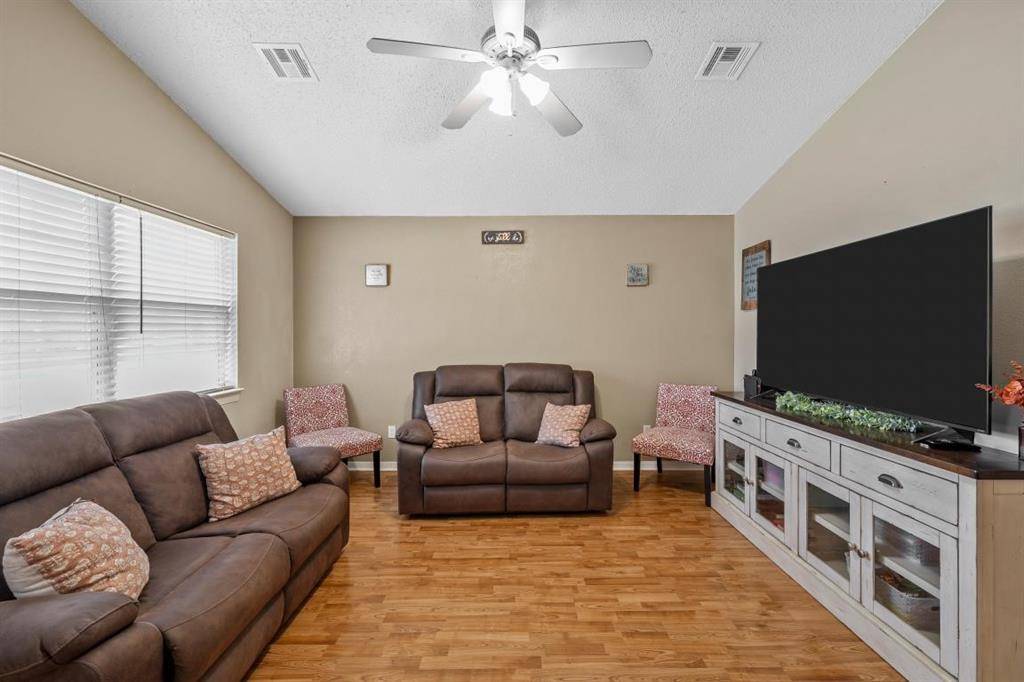104 S Walnut Street, Lacy Lakeview, TX 76705