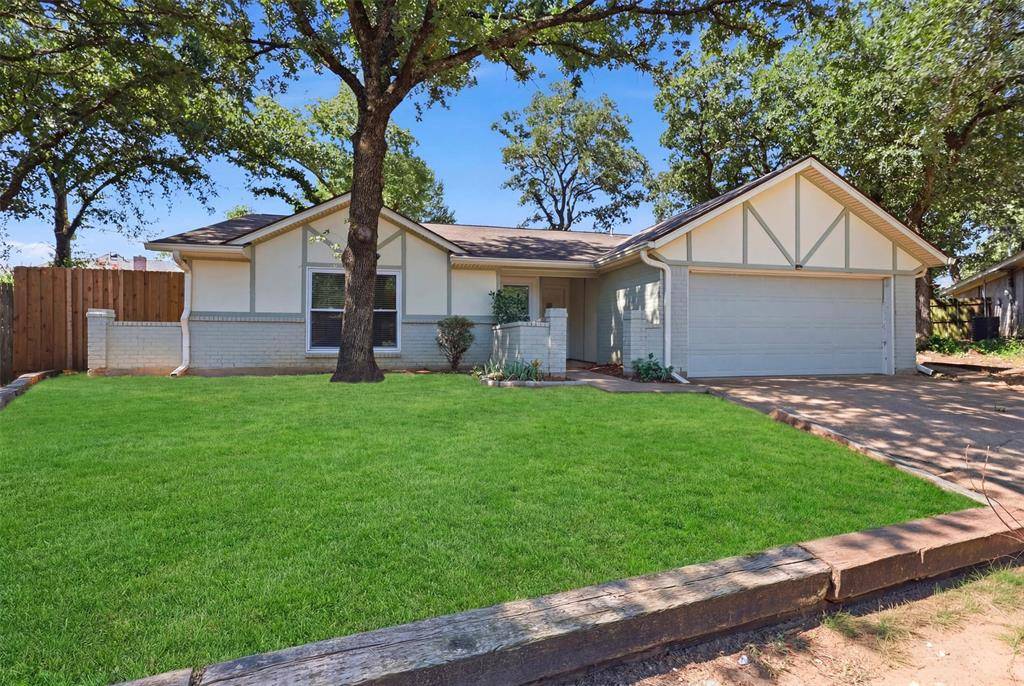 2400 York Minster Court, Arlington, TX 76006
