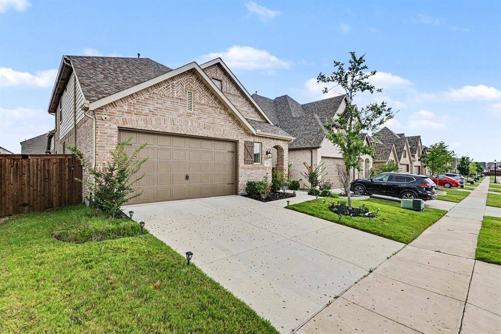 2012 Dappled Grey Avenue, Aubrey, TX 76227