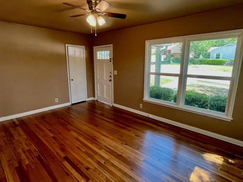 7412 Davenport Avenue, Fort Worth, TX 76116