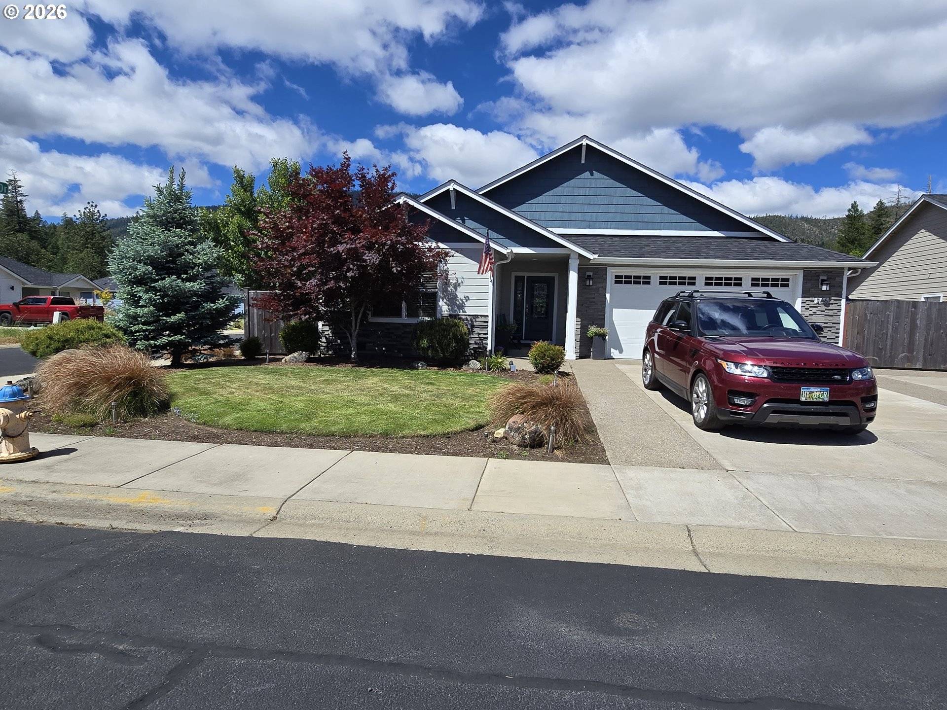 266 RETIREMENT LN, Cave Junction, OR 97523