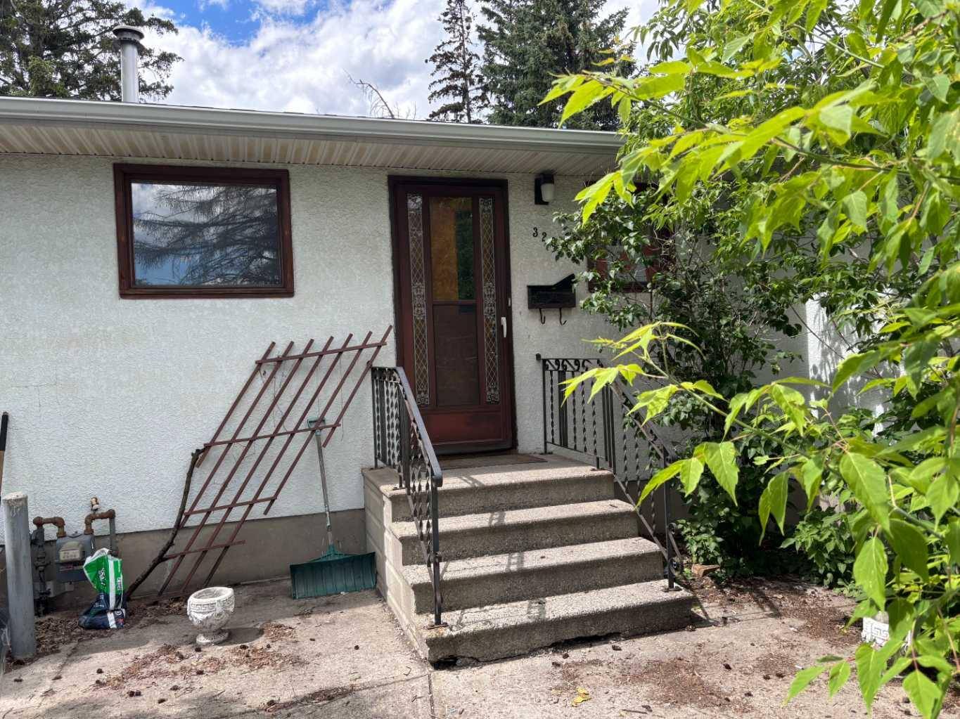 3207 Castle RD NW, Calgary, AB T2M4K6