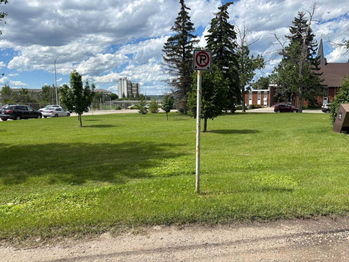 3207 Castle RD NW, Calgary, AB T2M4K6