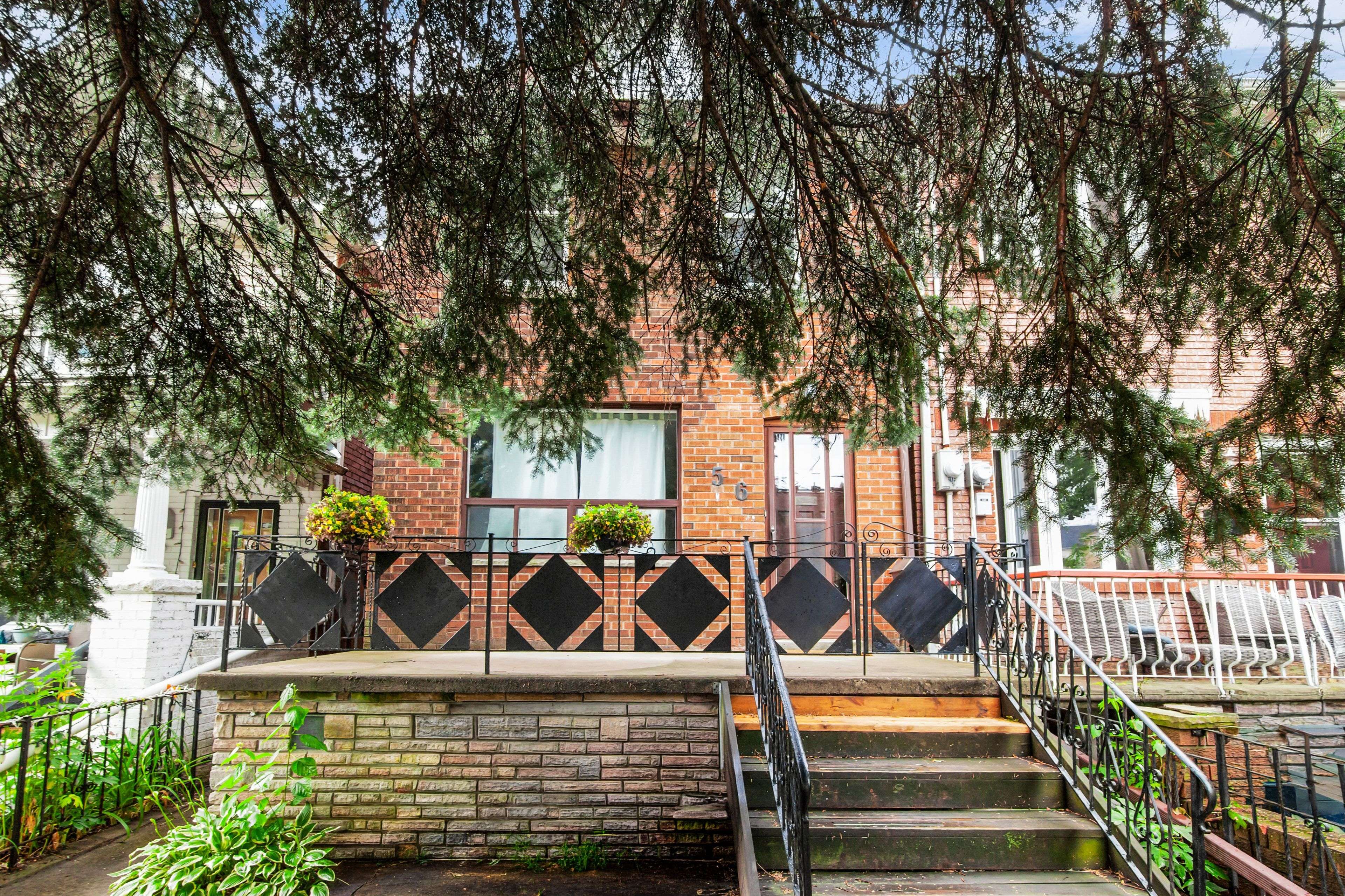 56 Arlington AVE, Toronto C02, ON M6G 3K8