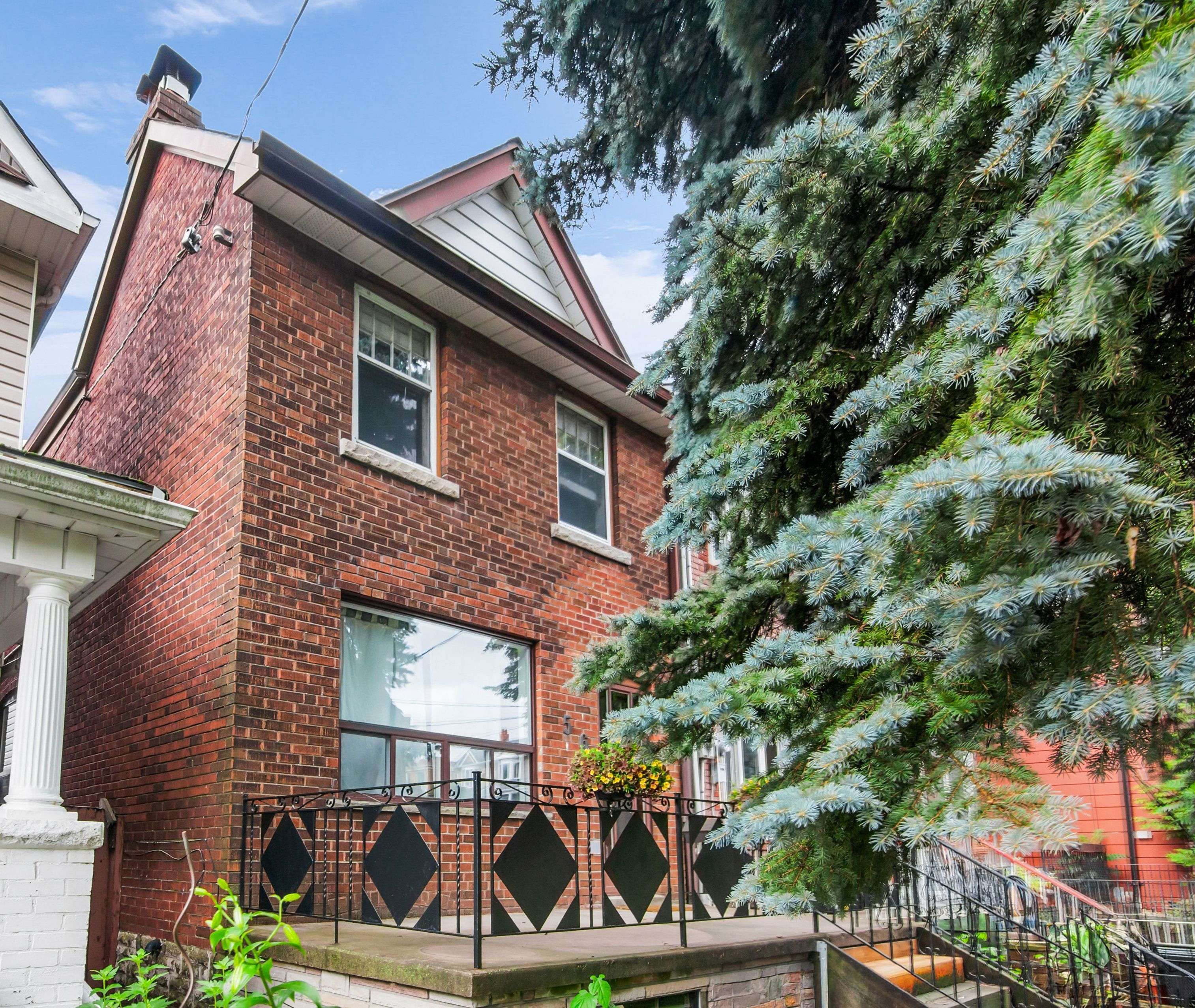 56 Arlington AVE, Toronto C02, ON M6G 3K8