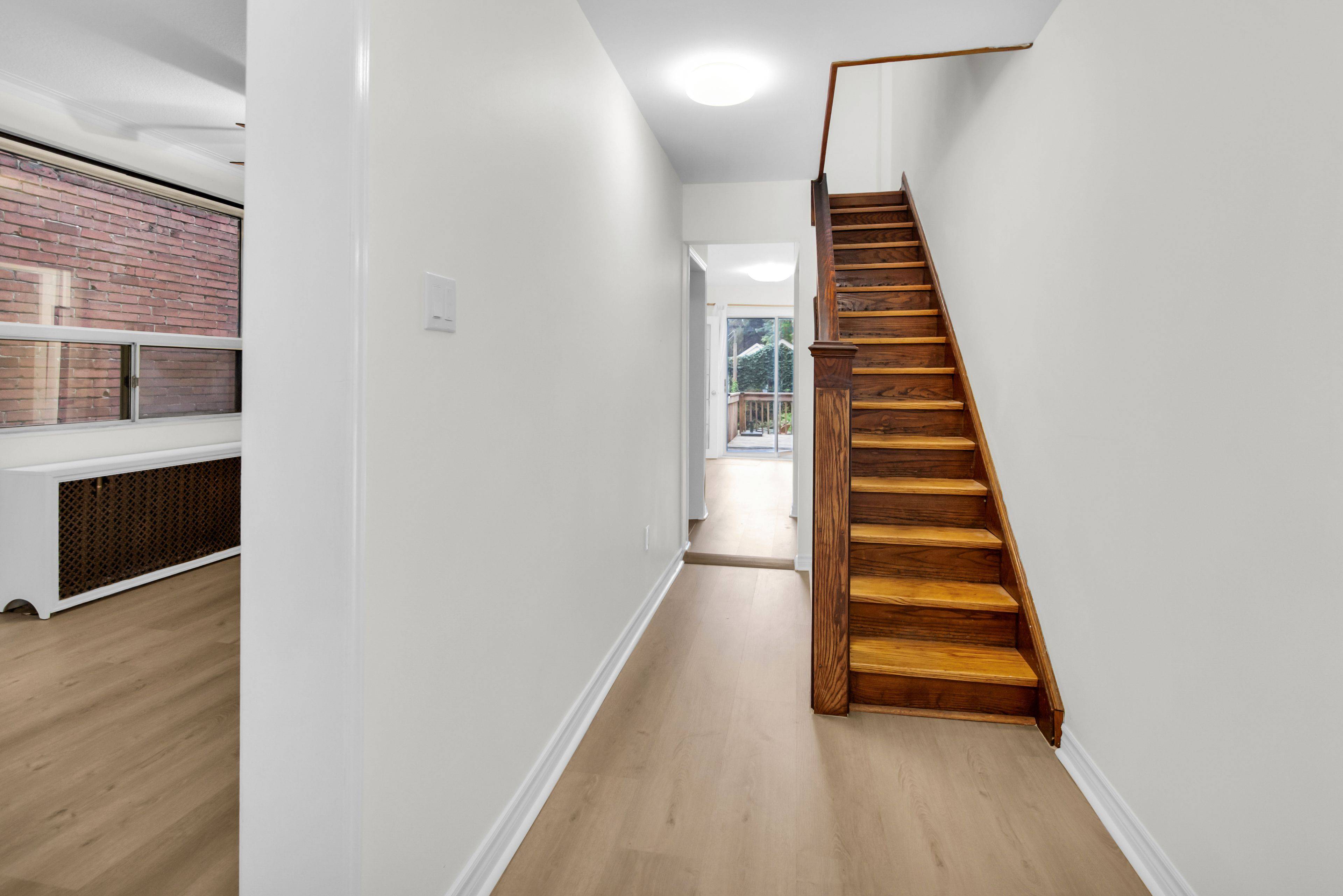 56 Arlington AVE, Toronto C02, ON M6G 3K8