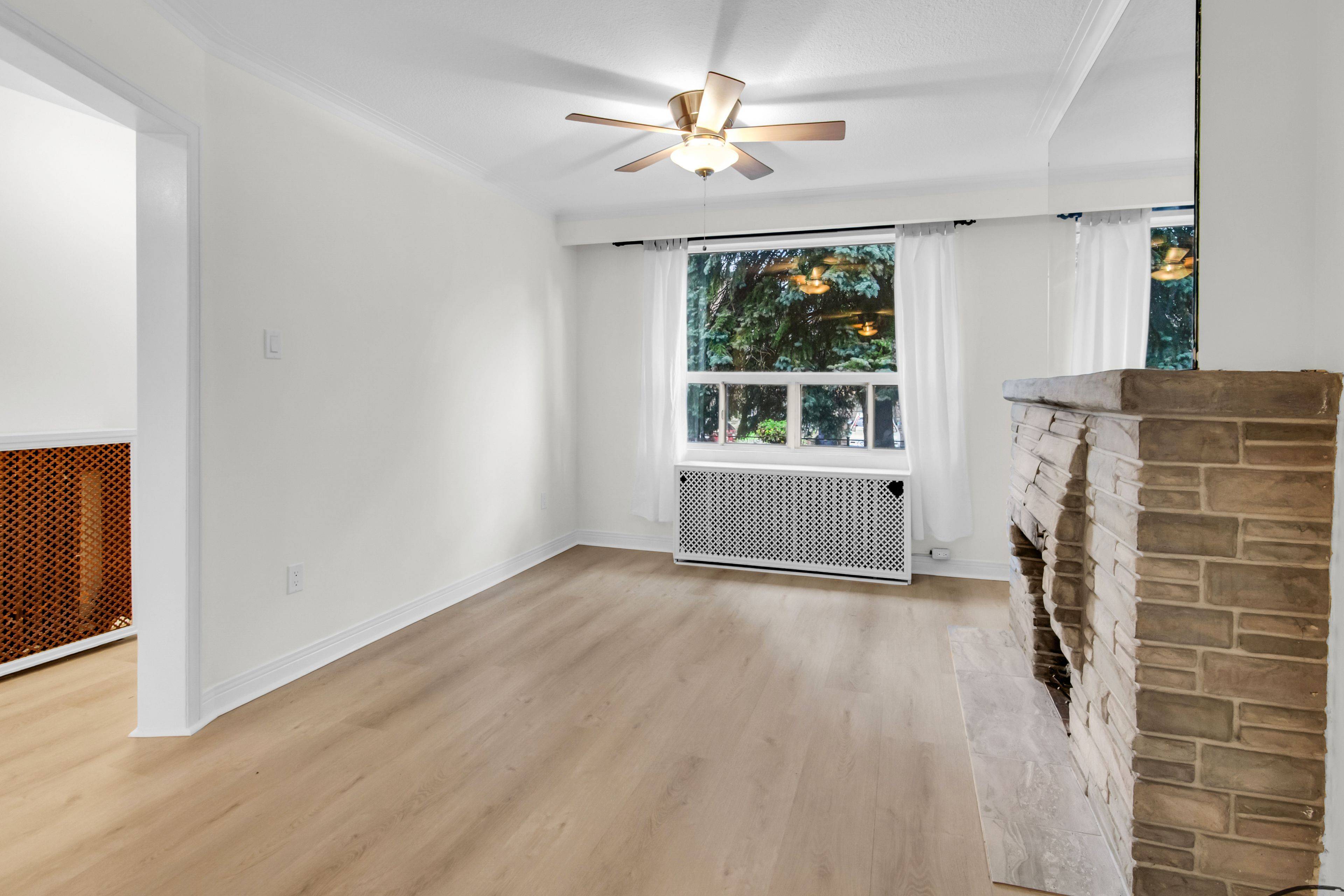 56 Arlington AVE, Toronto C02, ON M6G 3K8