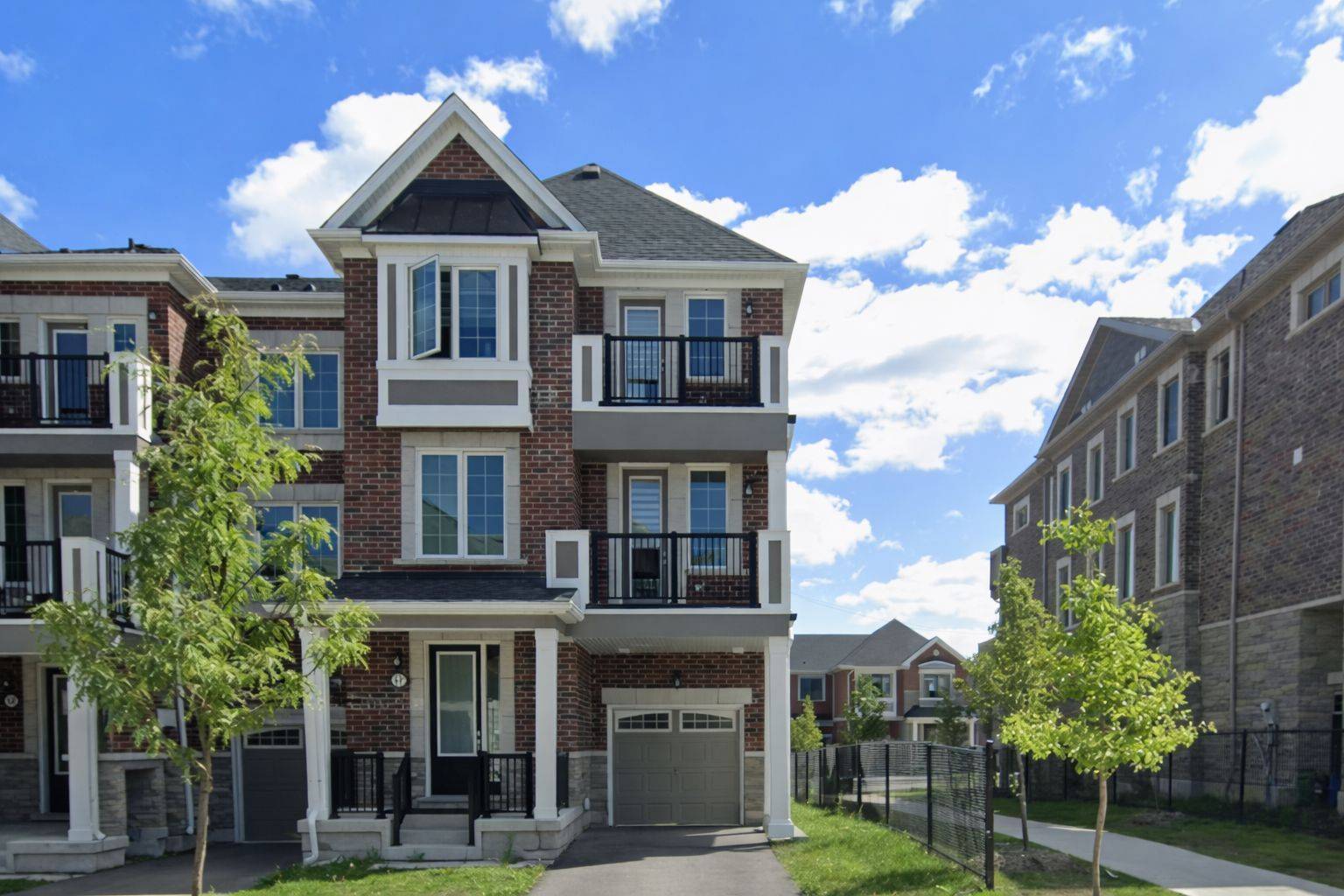 17 Thomas Frisby Jr CRES #Makham, Markham, ON L6C 3L1