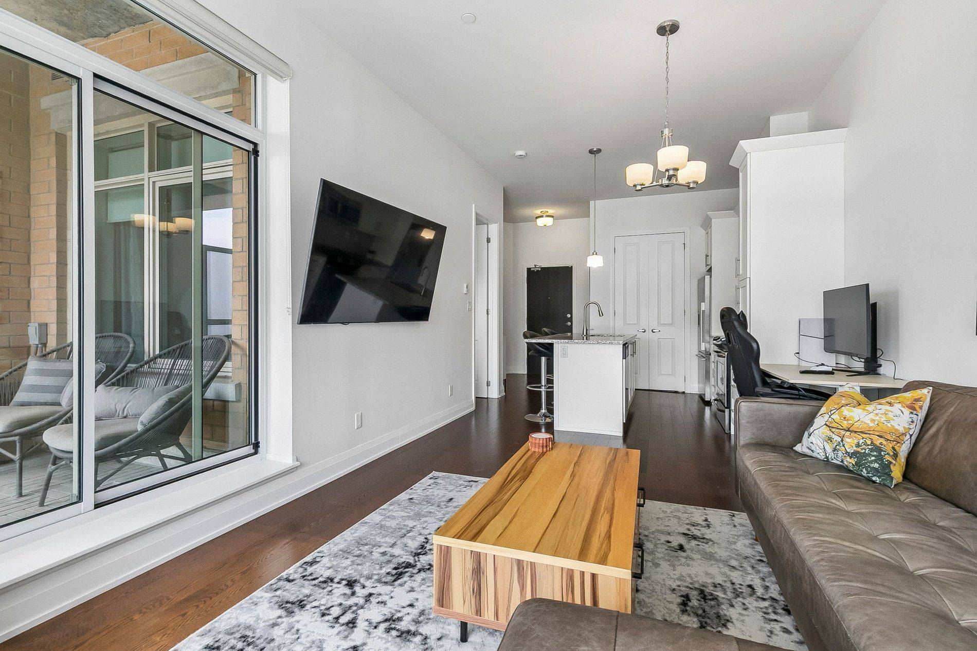 15277 Yonge ST #309, Aurora, ON L4G 1N6
