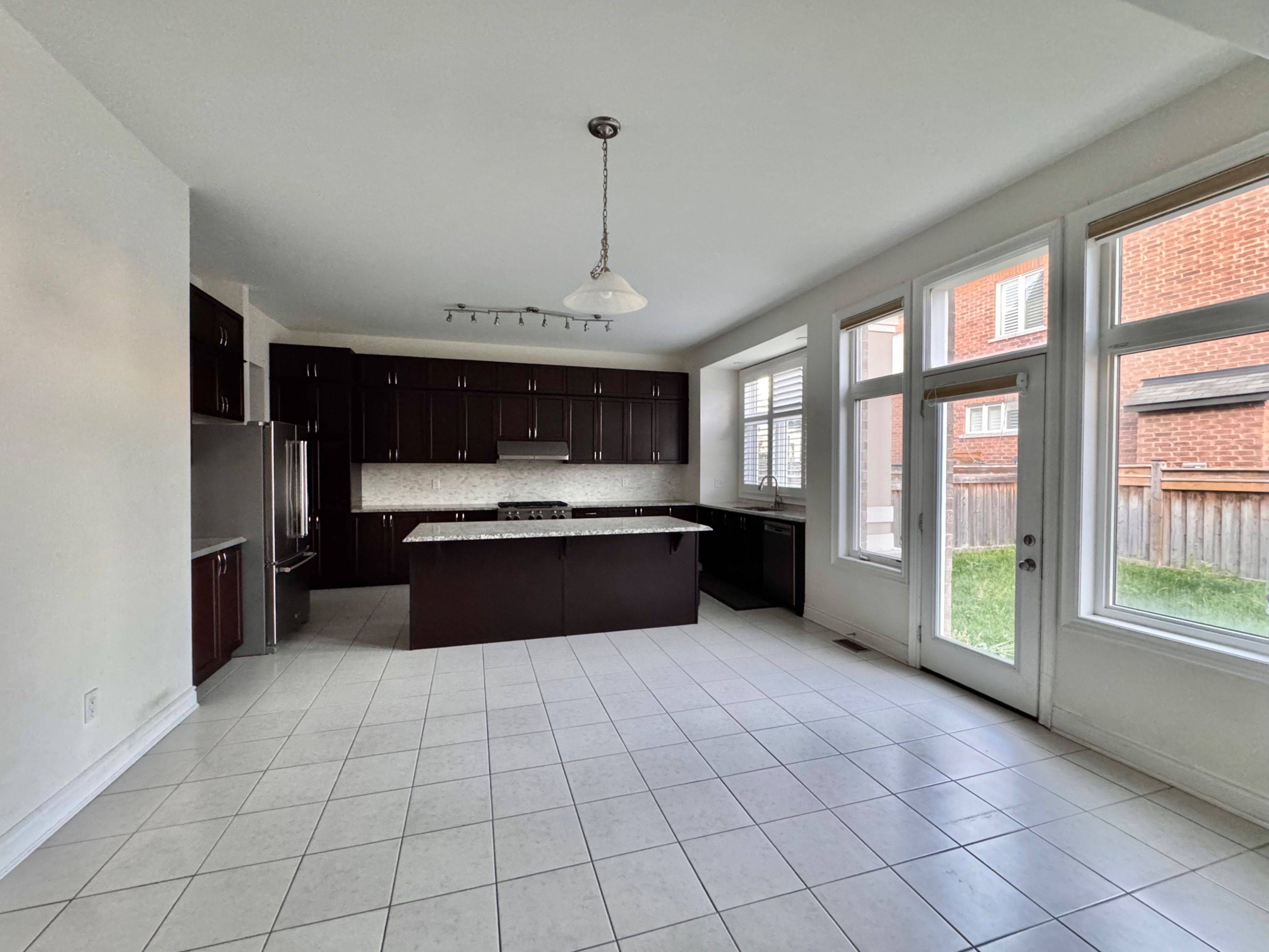 65 Major CRES, Aurora, ON L4G 0X5