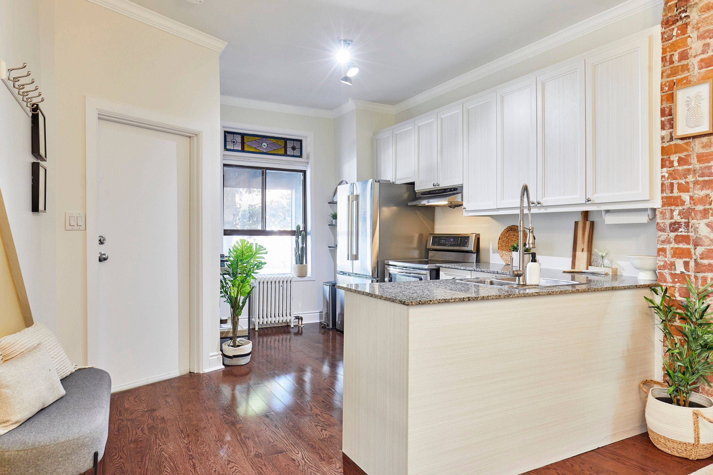 340 Pacific AVE, Toronto W02, ON M6P 2R1