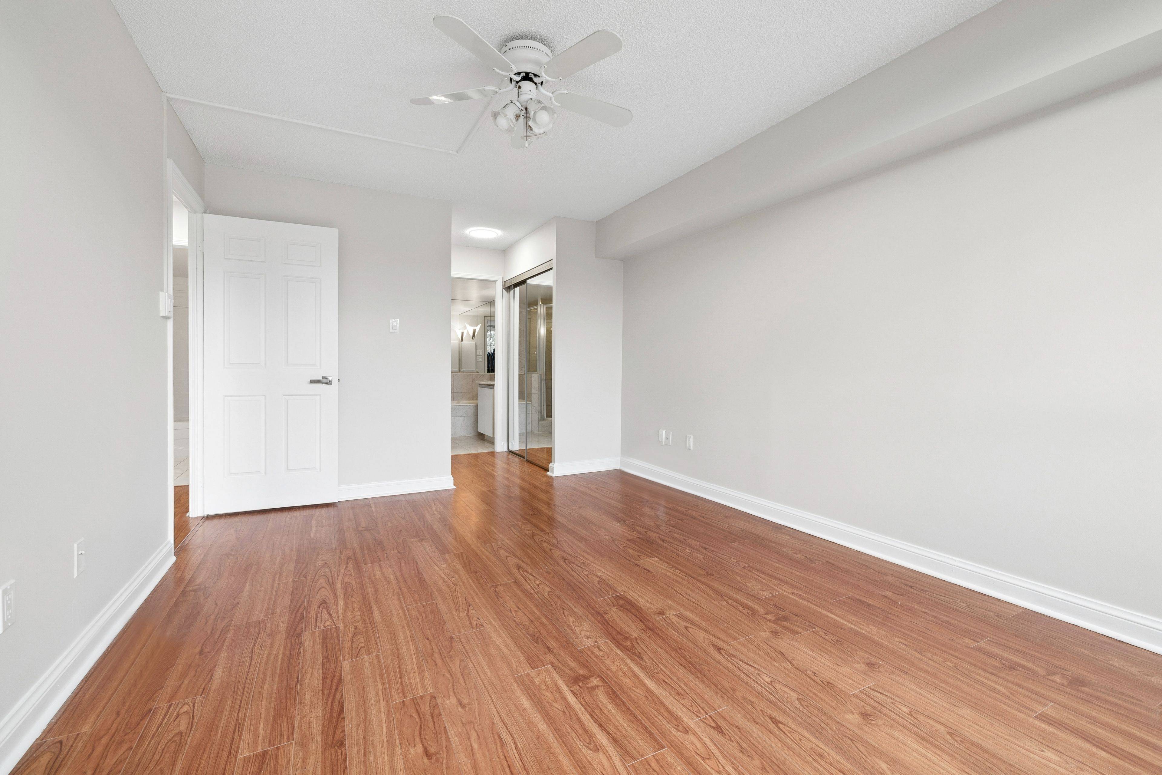 22 Hanover RD #201, Brampton, ON L6S 5K7