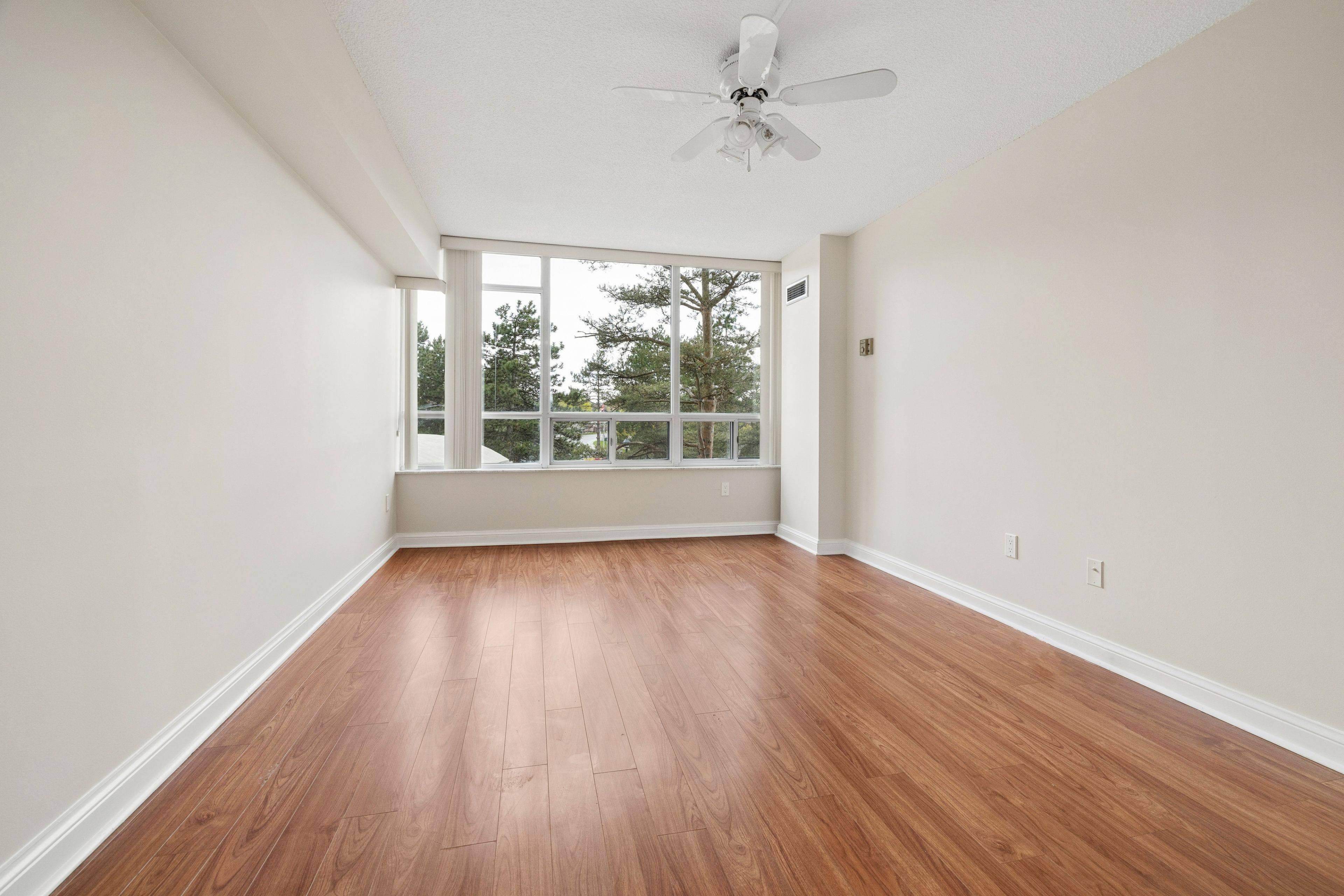22 Hanover RD #201, Brampton, ON L6S 5K7
