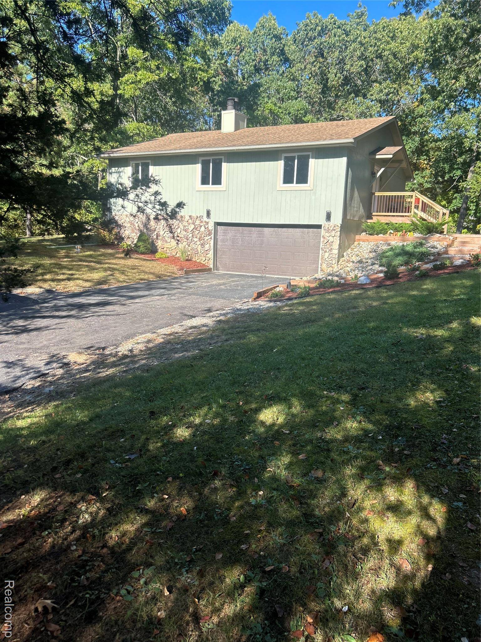 1820 Ridge RD, White Lake Charter Township, MI 48383