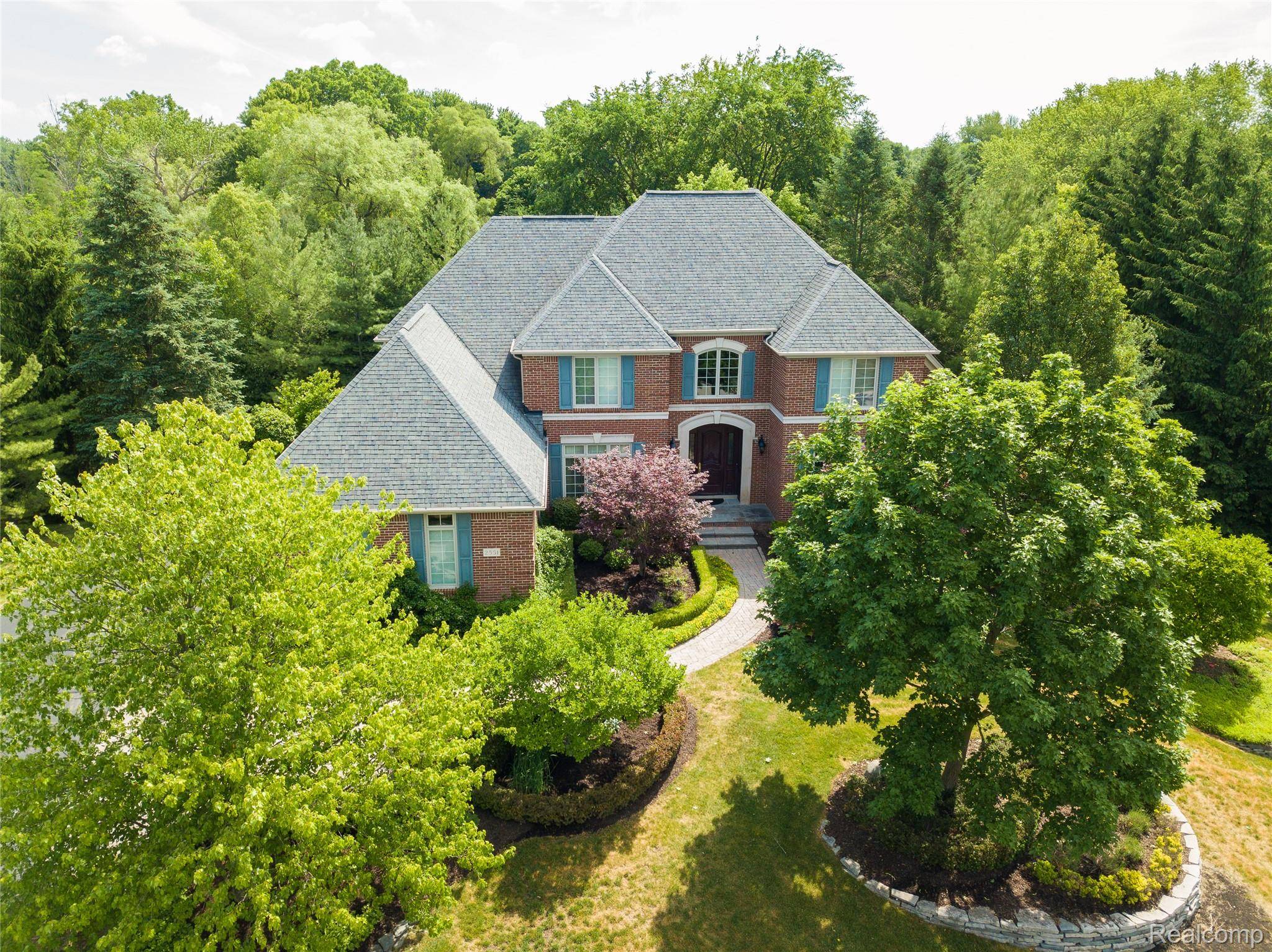 2551 Ginger CT, Bloomfield Hills, MI 48304