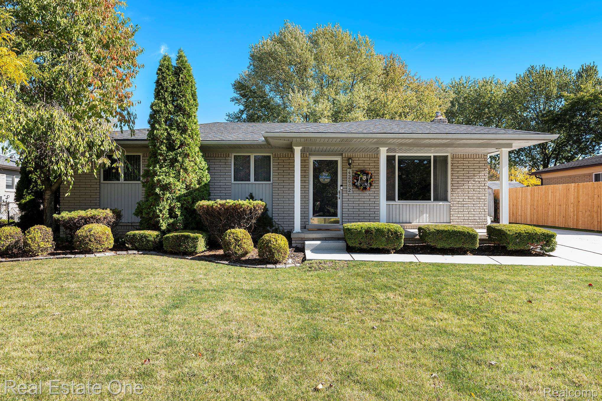 42002 Coulon DR, Clinton Charter Township, MI 48038