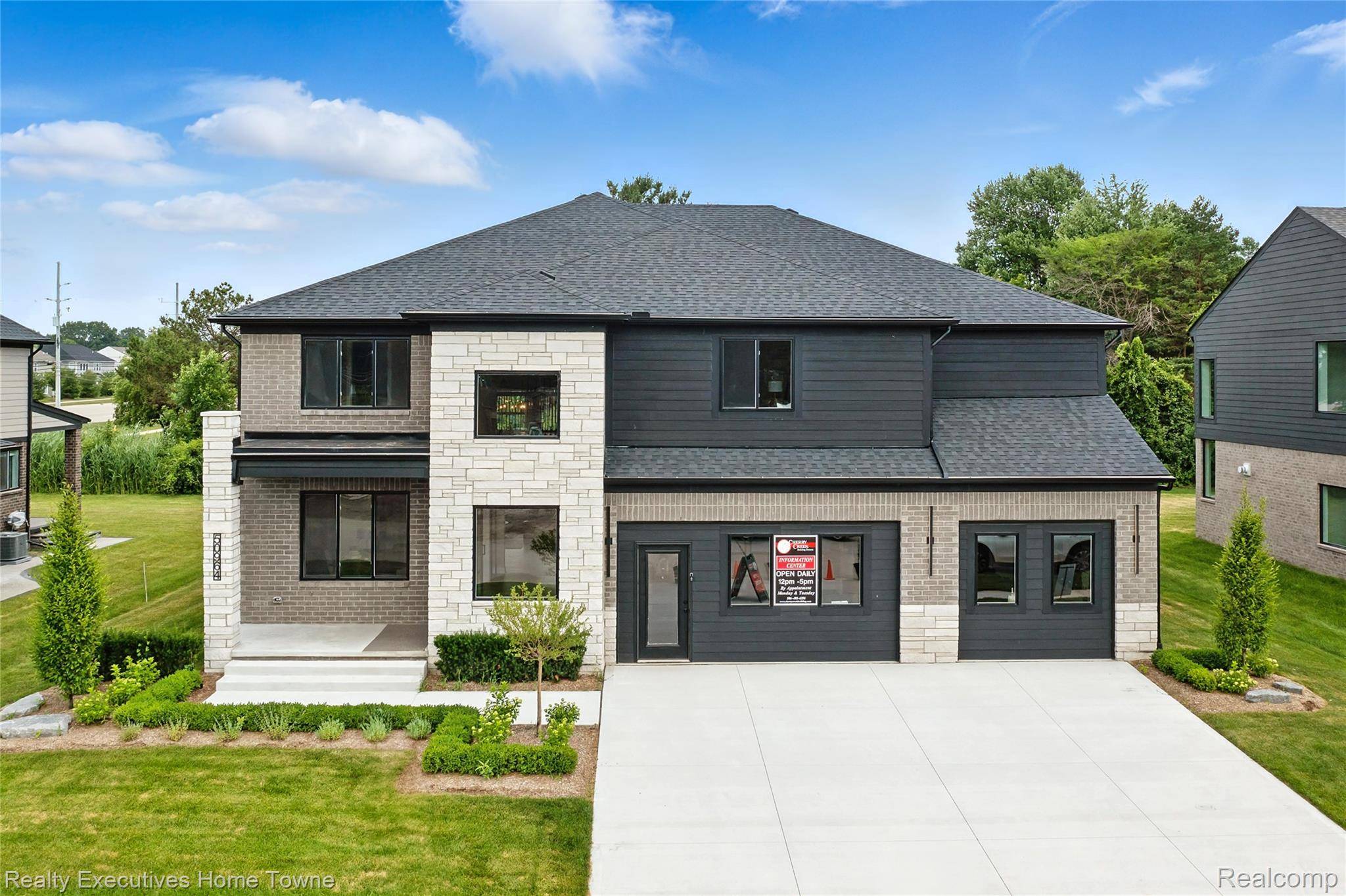 24796 TRIBUTE DR, Macomb Township, MI 48042
