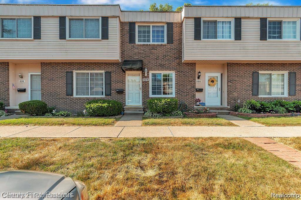809 Estrada DR, Belleville, MI 48111