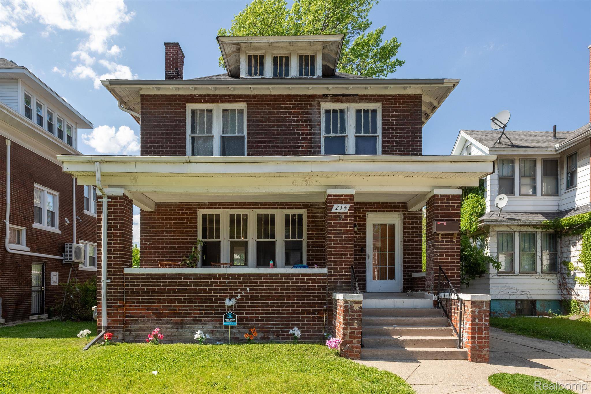 214 Worcester PL, Highland Park, MI 48203