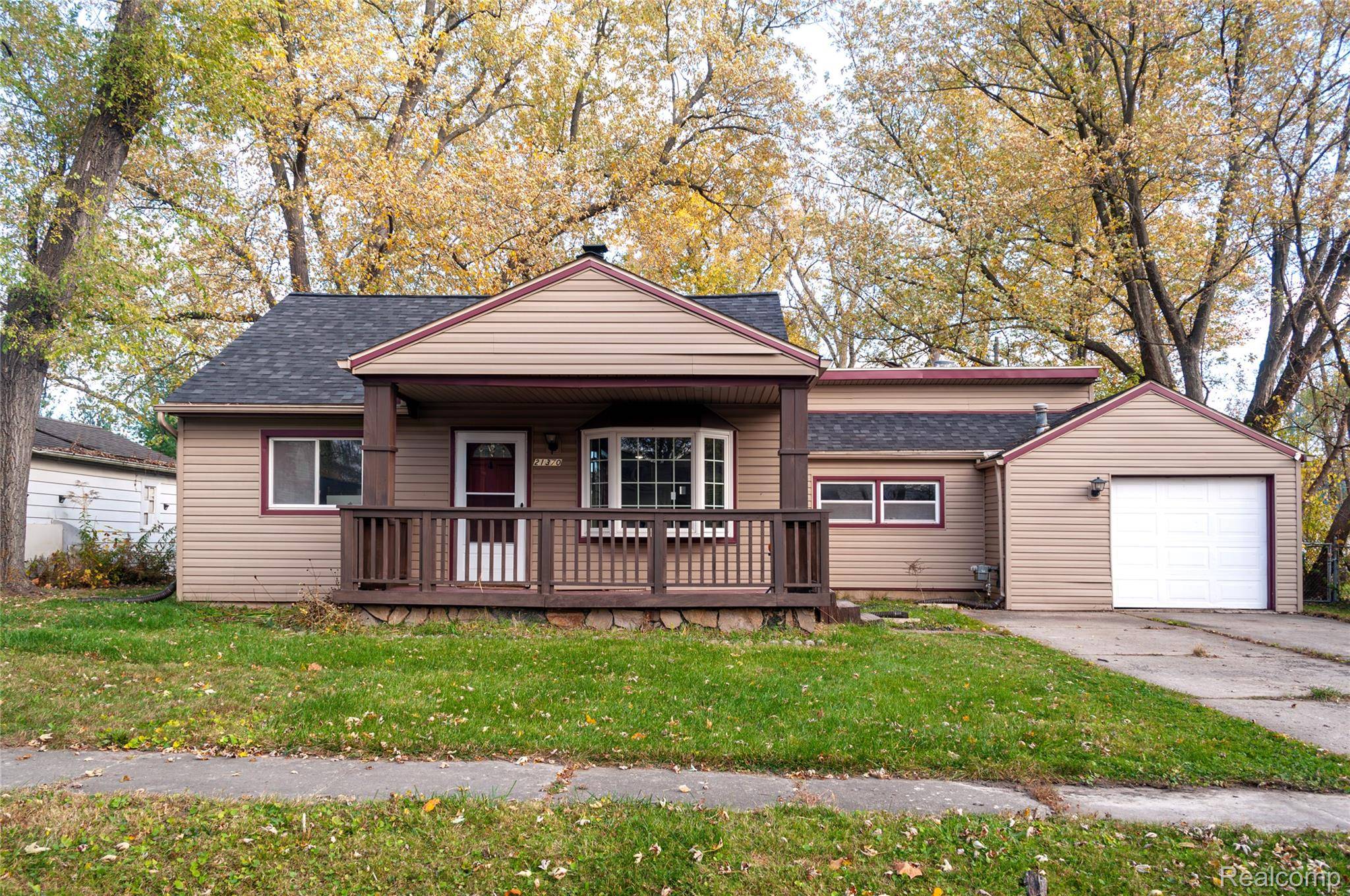 21370 Purdue AVE, Farmington, MI 48336