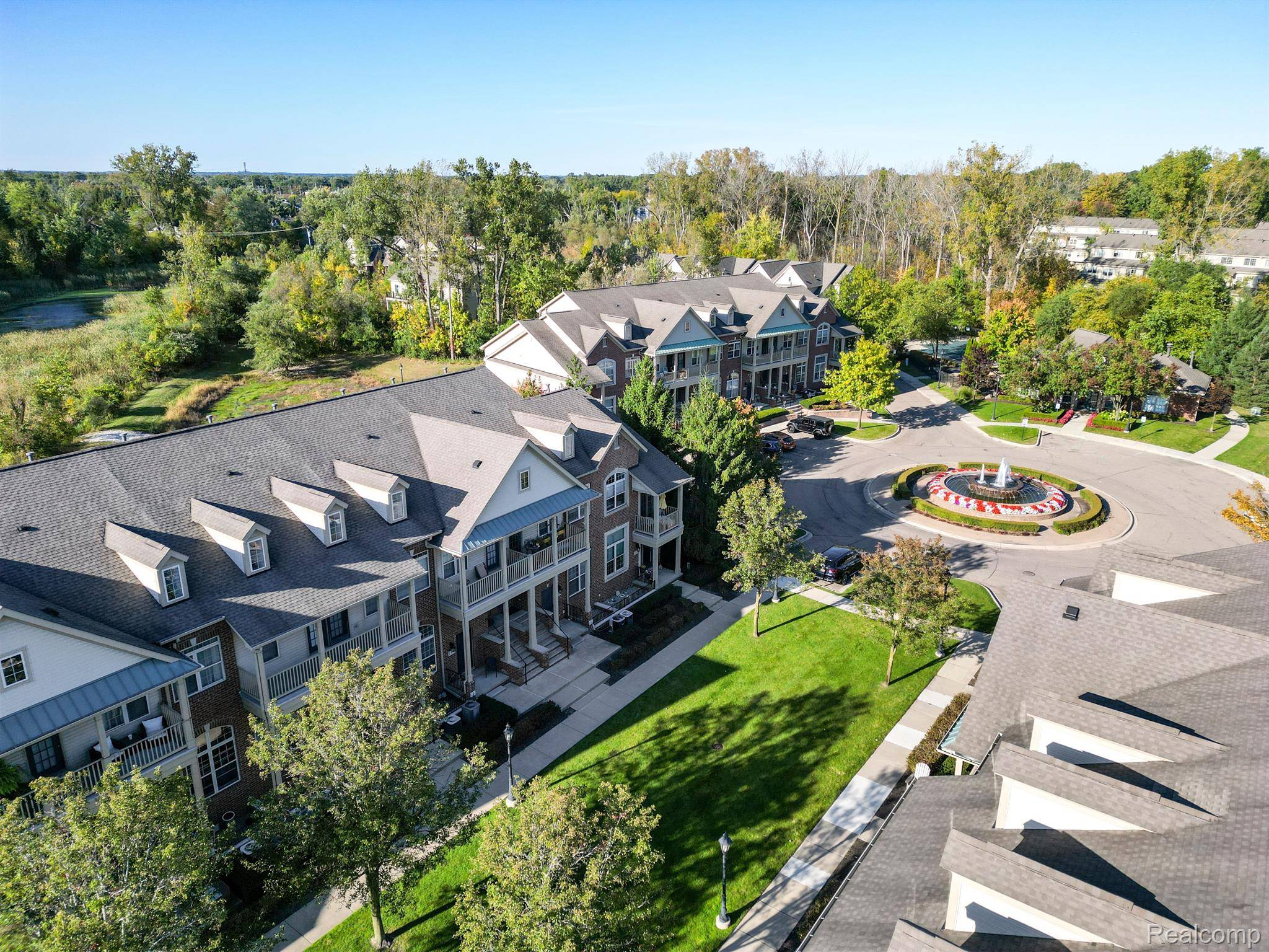 142 SANDY LN, Walled Lake, MI 48390