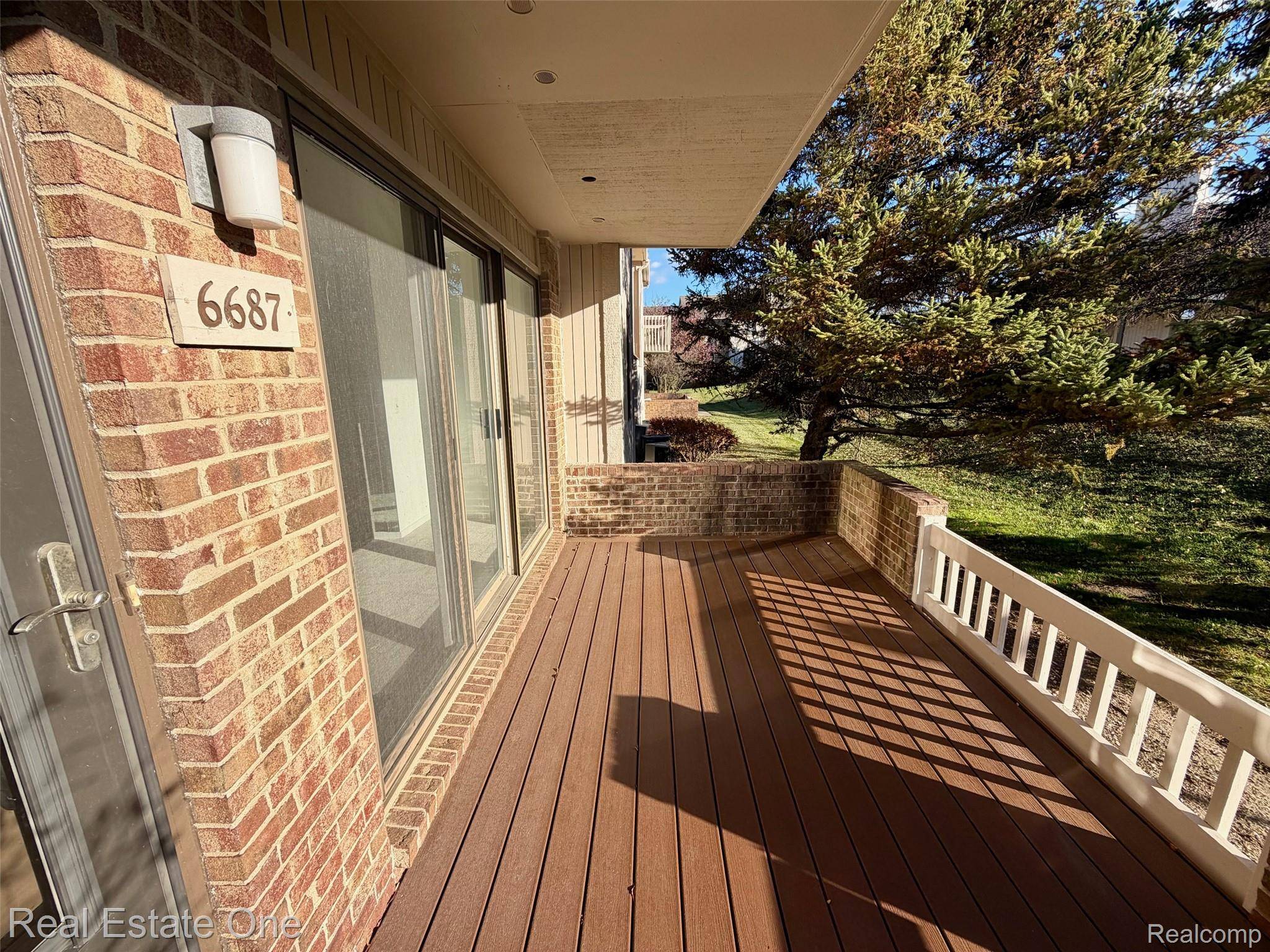 6687 Maple Lakes DR, West Bloomfield Charter Township, MI 48322