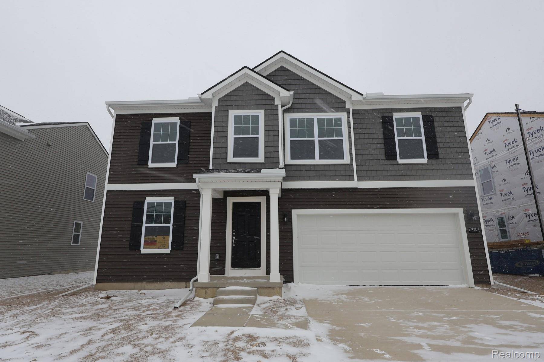 374 Edge Brook DR, Holly Township, MI 48442