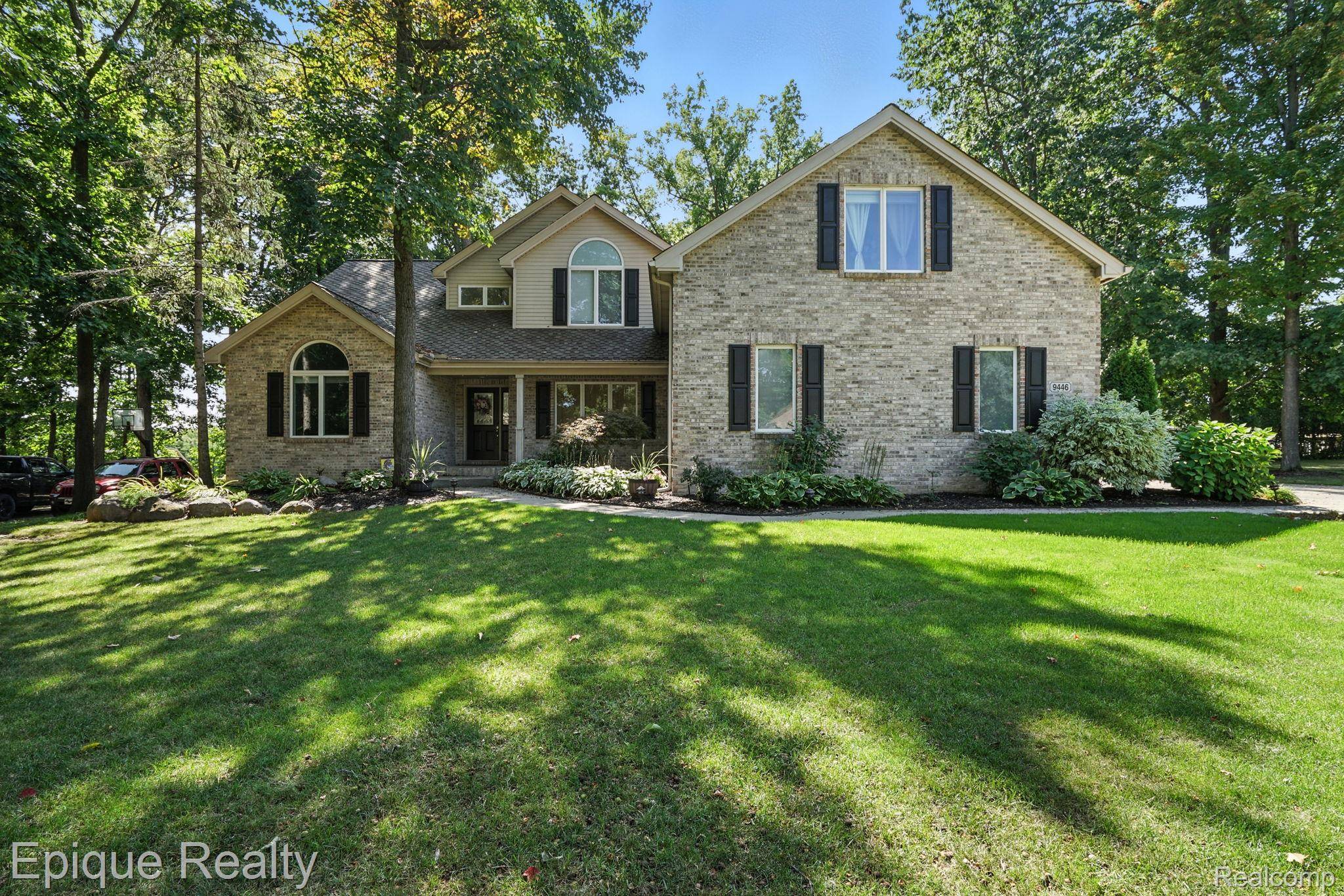 9446 Fair Oaks DR, Goodrich Village, MI 48438