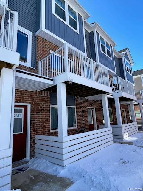 845 Canterbury LN, Troy, MI 48085