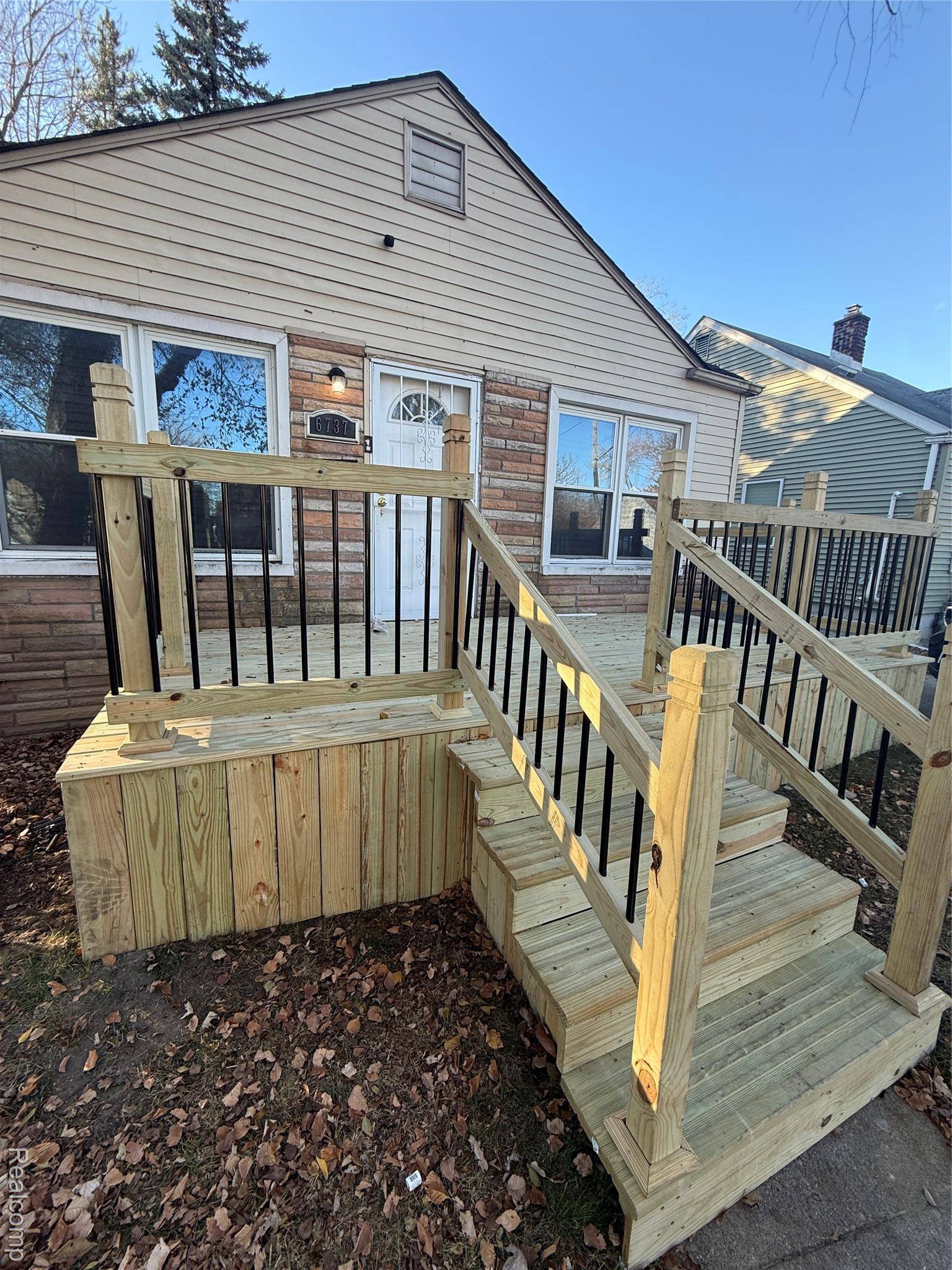 6737 Warwick ST, Detroit, MI 48228