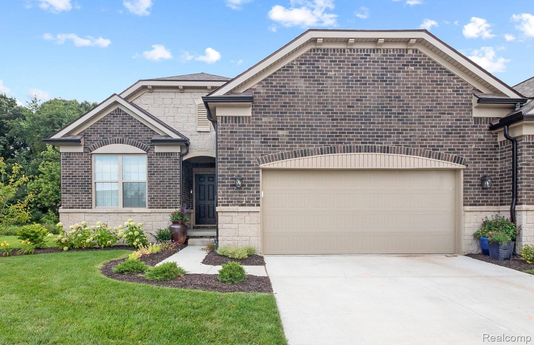 859 Kelpie DR, Pittsfield Charter Township, MI 48108