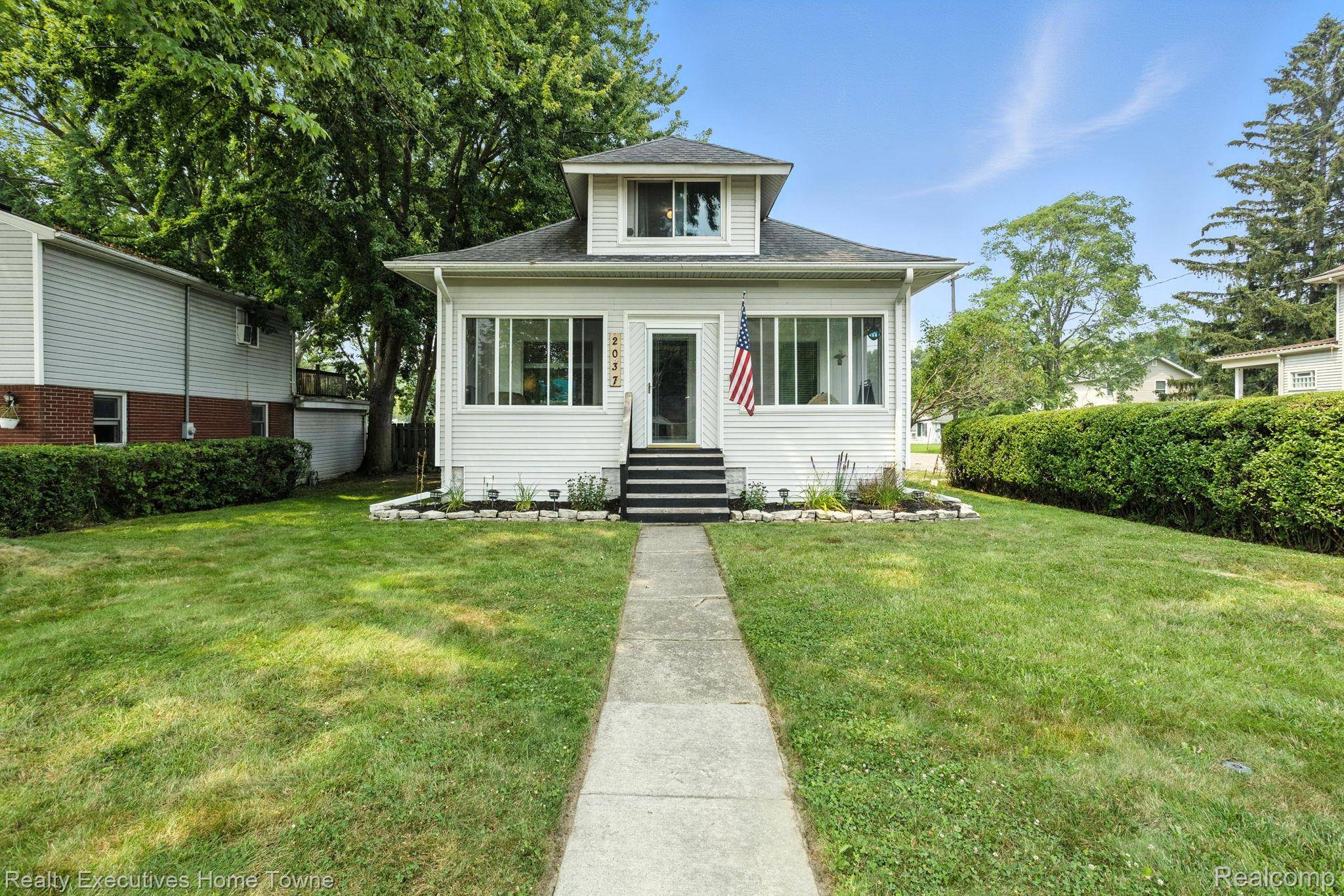 2037 Saint Clair River DR, Algonac, MI 48001
