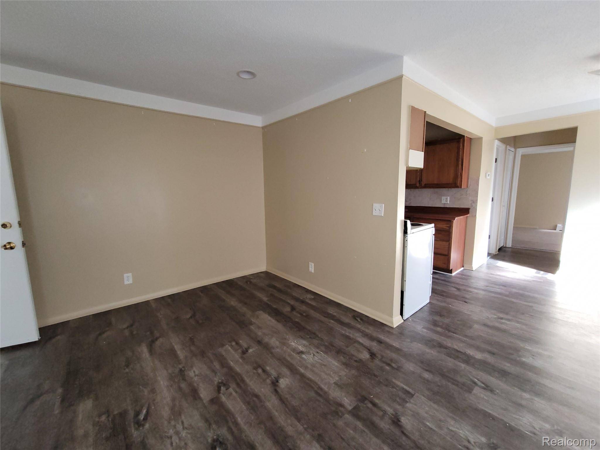16470 E 9 Mile #104, Eastpointe, MI 48021