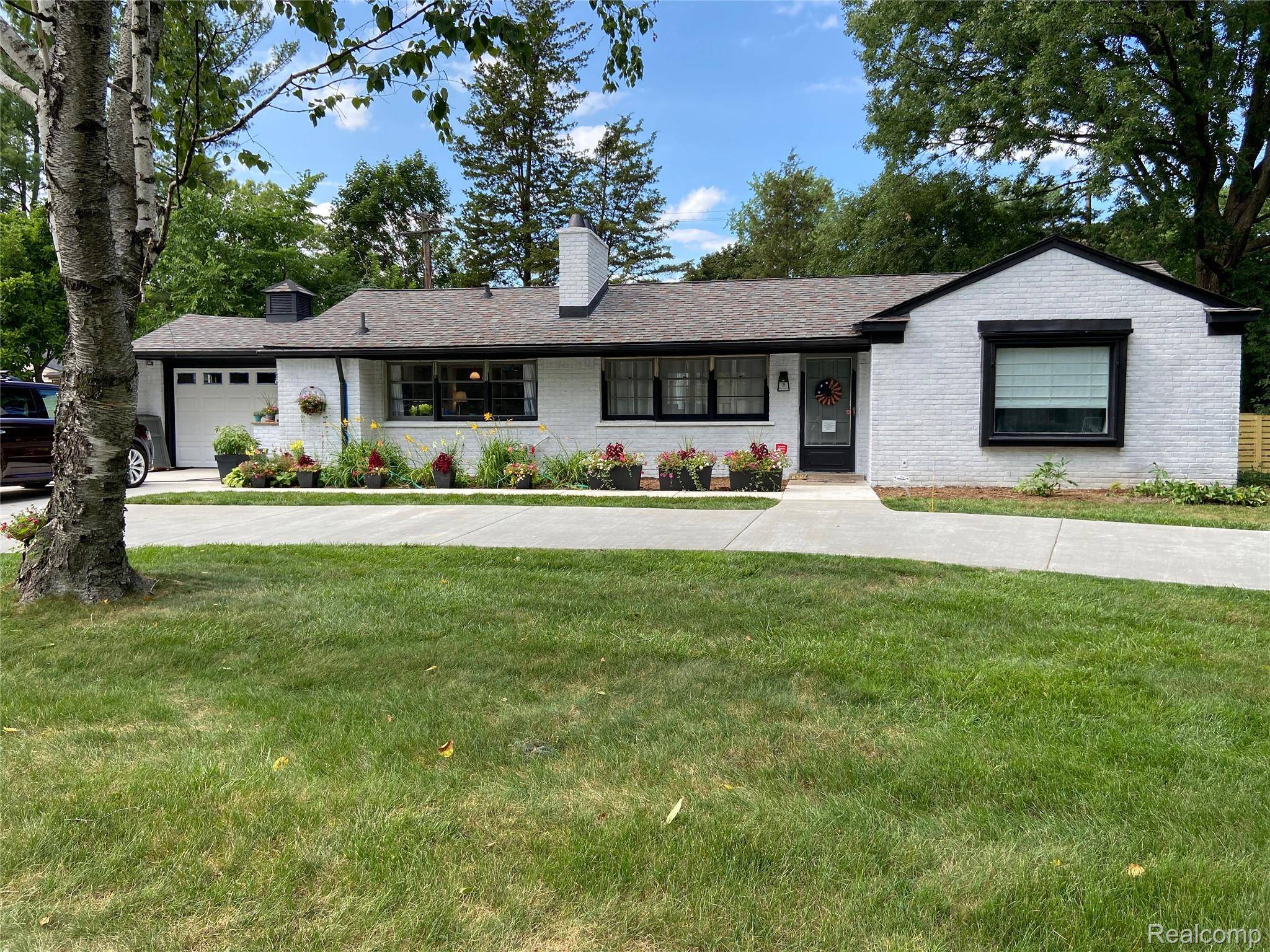 16256 W 13 Mile RD W, Beverly Hills Village, MI 48025