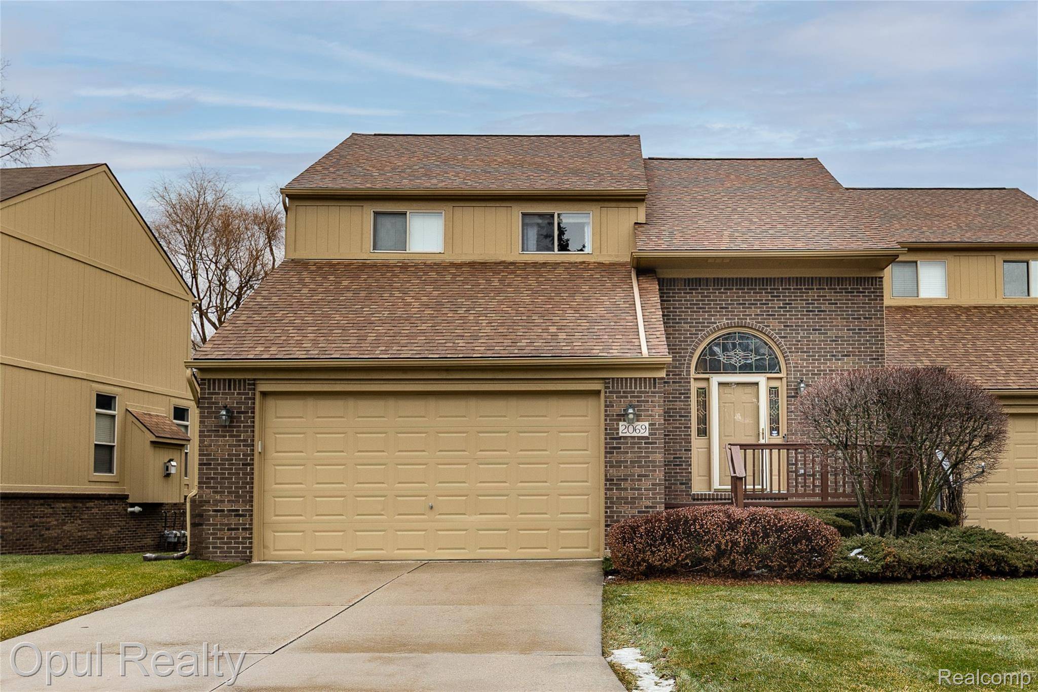 2069 Rochelle Park DR, Rochester Hills, MI 48309