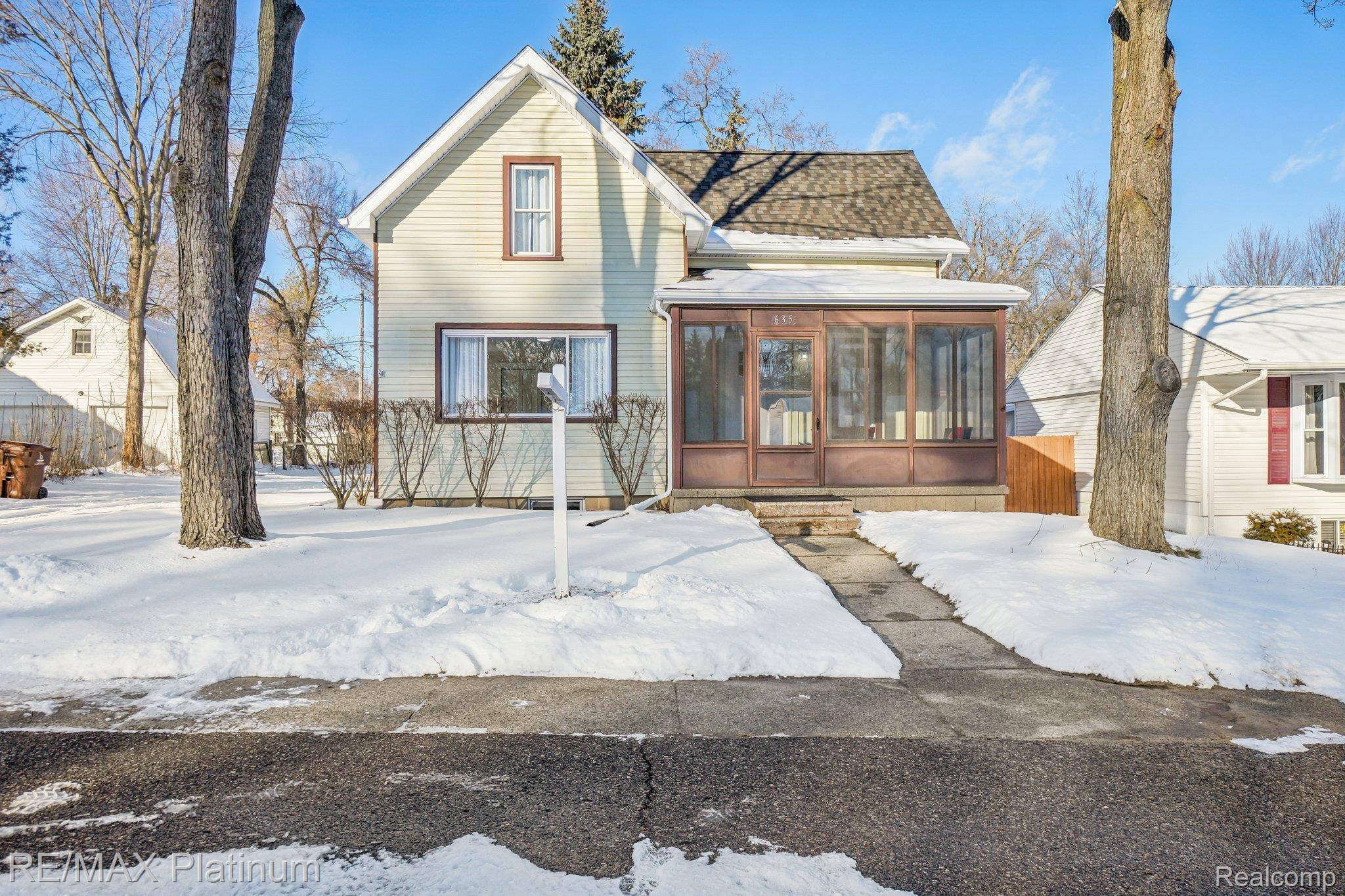 635 E Unadilla ST E, Pinckney Village, MI 48169
