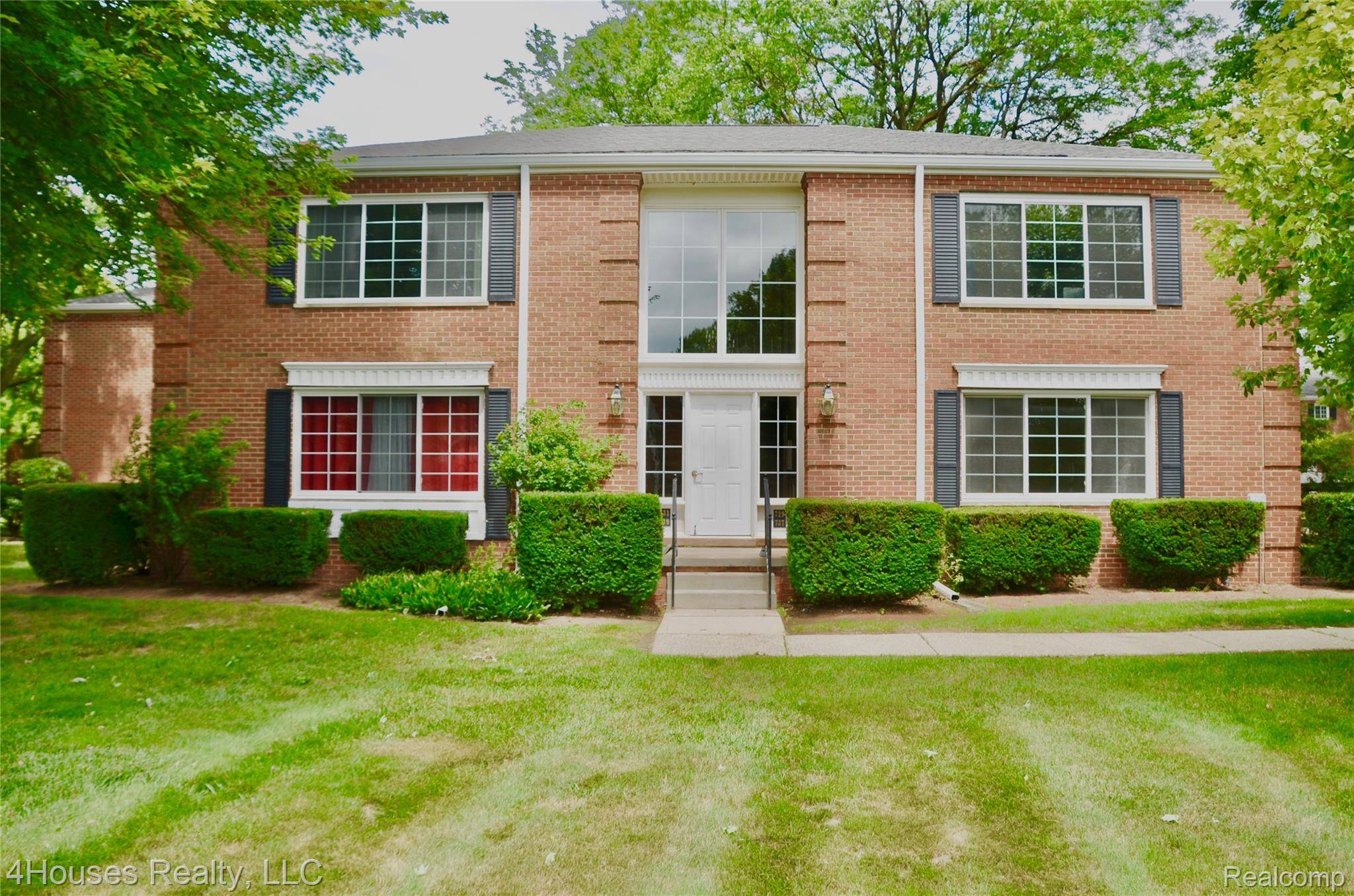 737 E Fox Hills DR #180, Bloomfield Hills, MI 48304