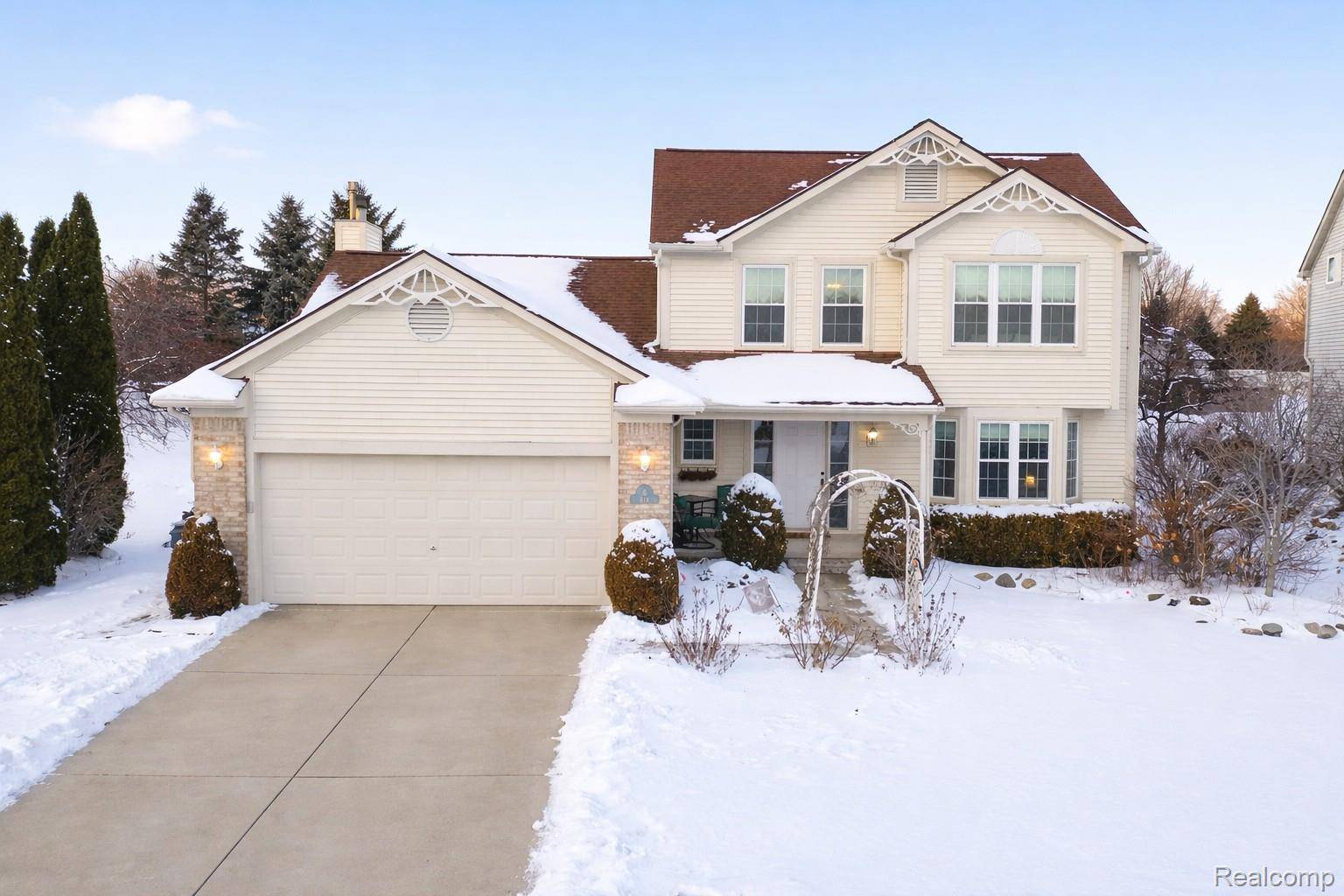 816 Oak Cluster CT, Howell, MI 48855