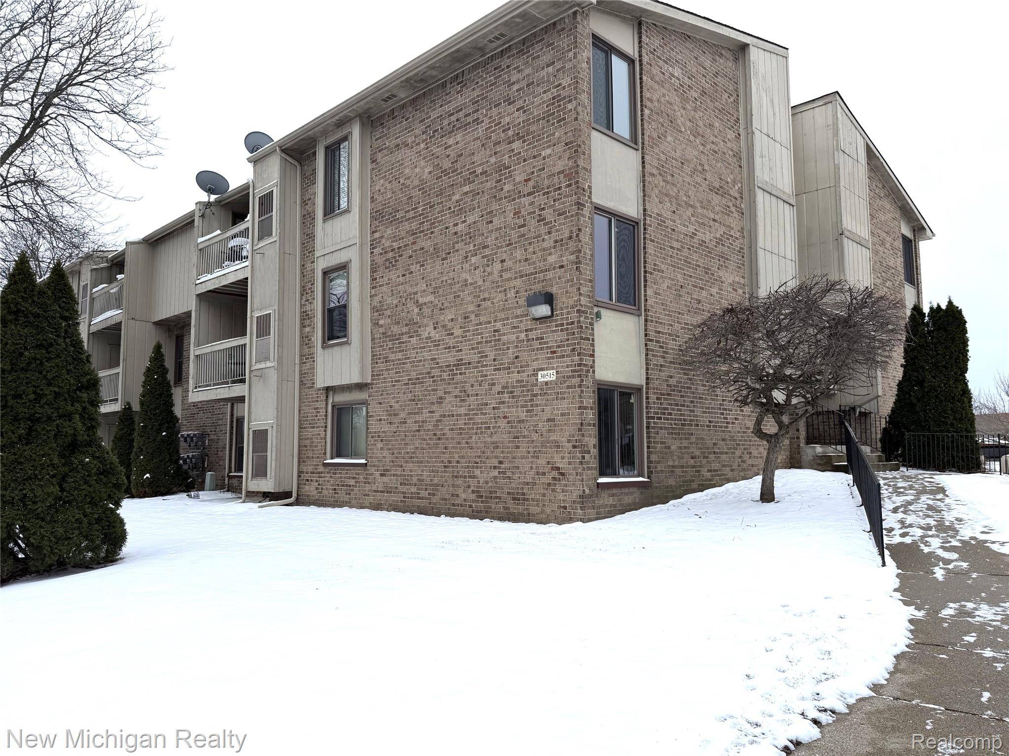 30515 West 14 Mile Rd #30, Farmington Hills, MI 48334