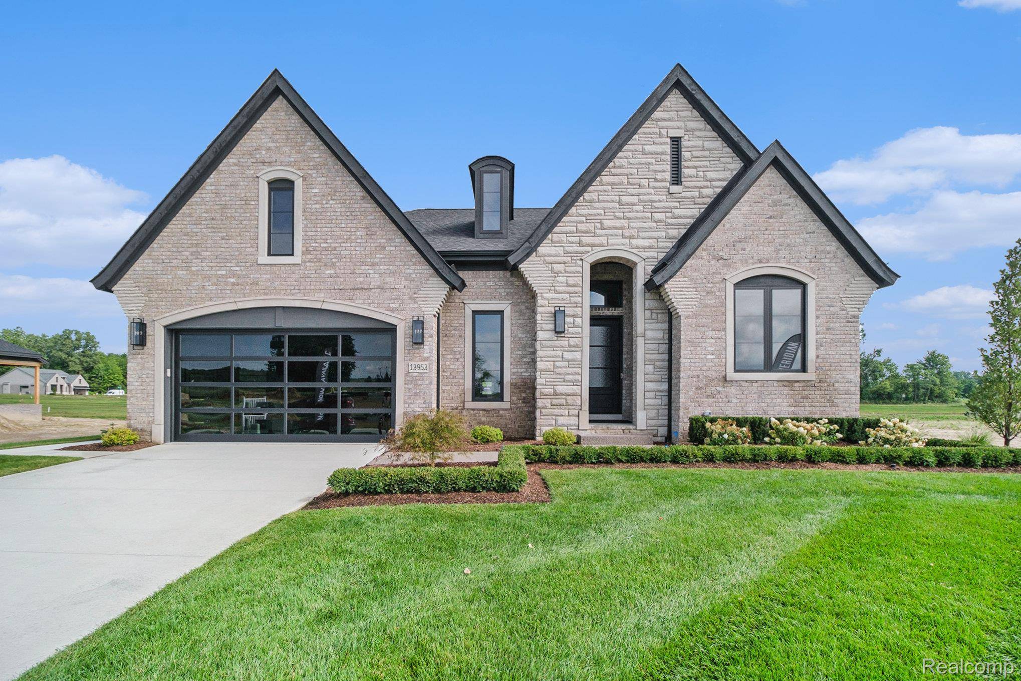 13984 Arthur CT, Washington Township, MI 48094