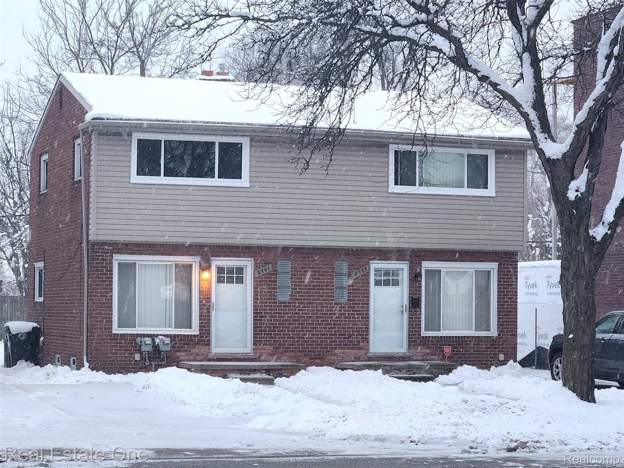 8741 W 9 Mile RD, Oak Park, MI 48237