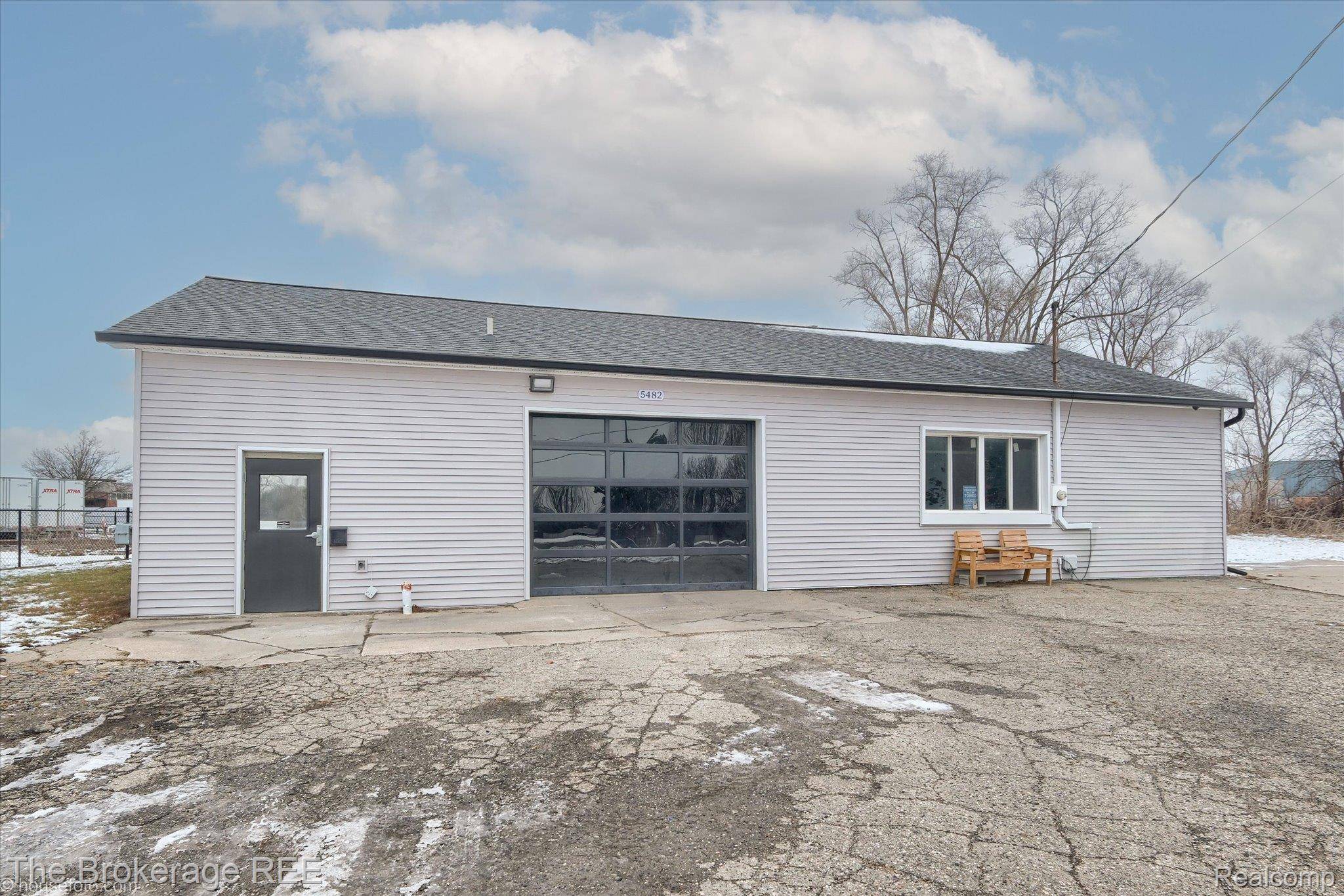 5482 Miller RD, Swartz Creek, MI 48473
