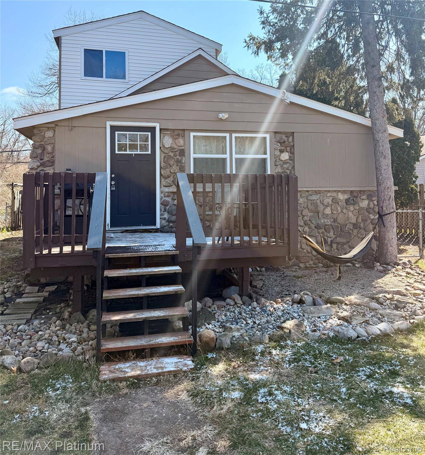 3426 Maple RDG, Highland Charter Township, MI 48356