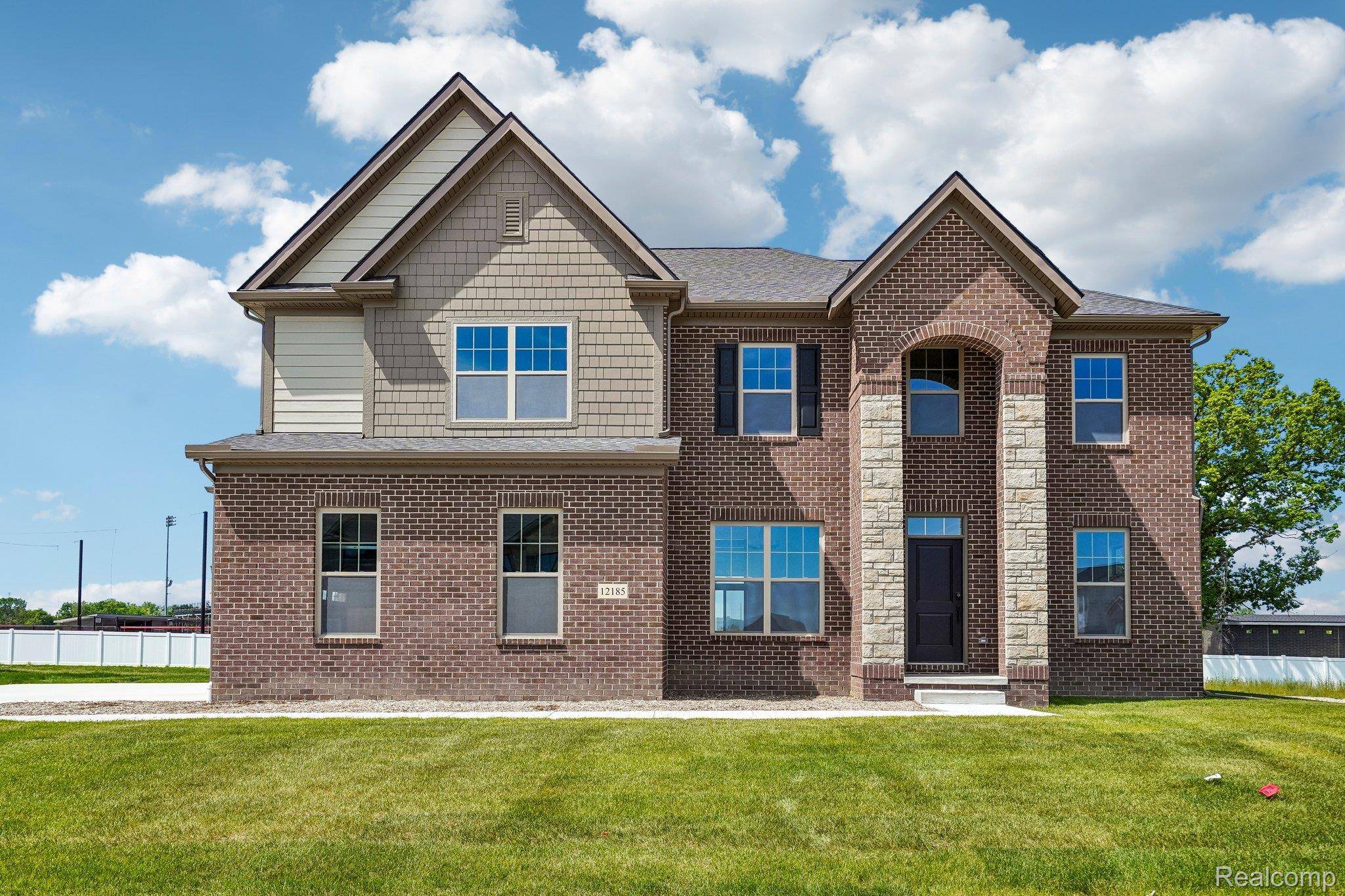 12185 Moore LN, Washington Township, MI 48094