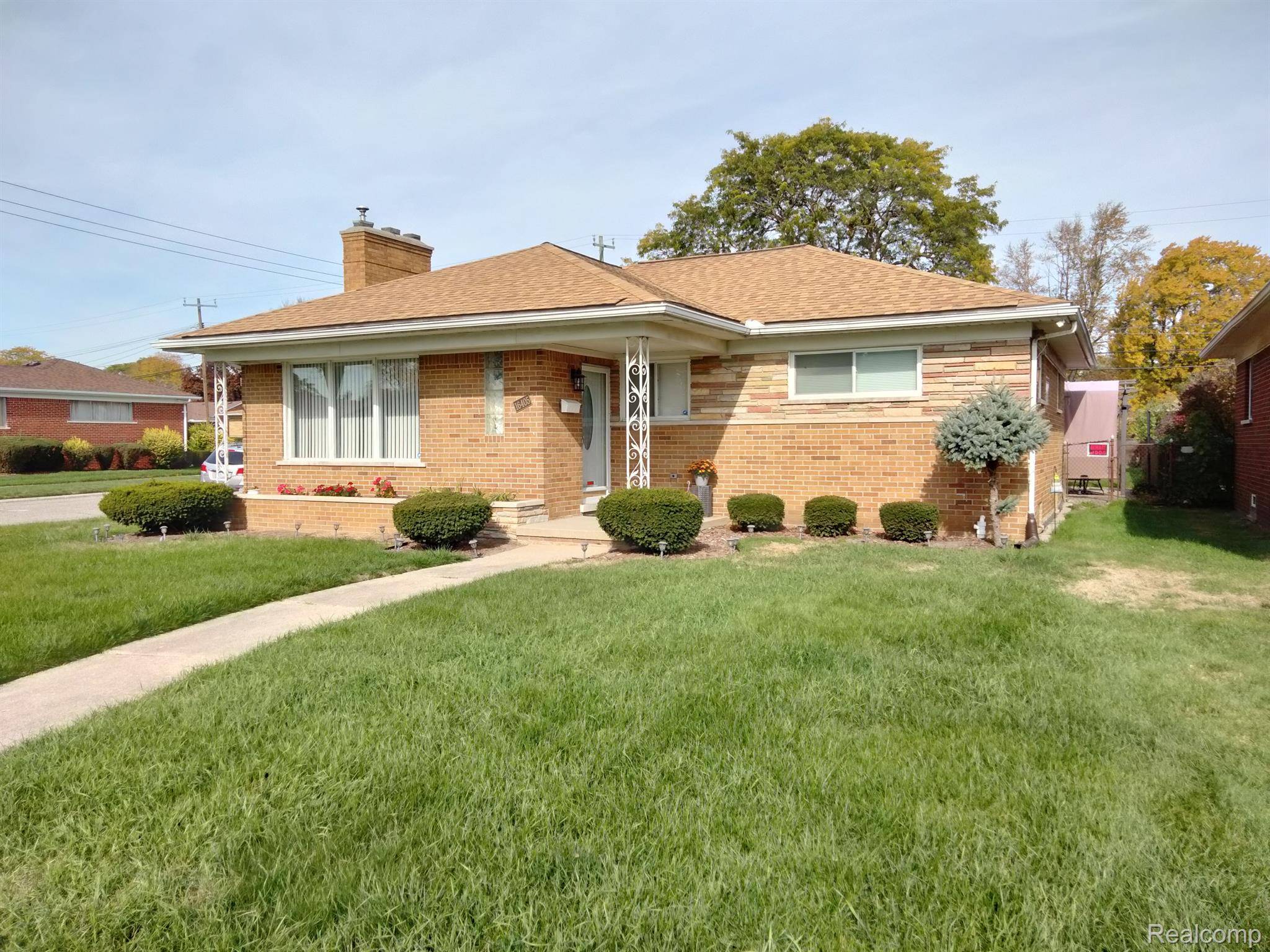 16405 W COLLINSON AVE, Eastpointe, MI 48021