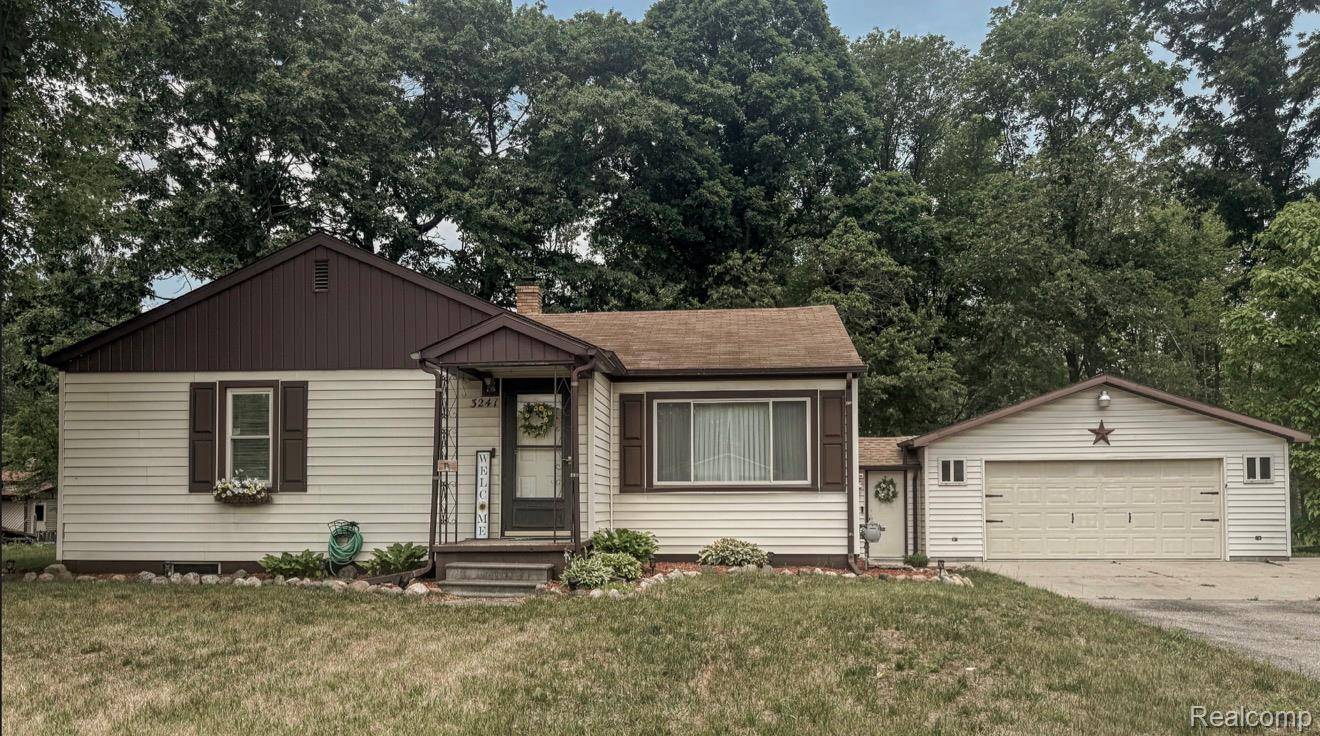 3241 Curtis RD, Bridgeport Charter Township, MI 48415