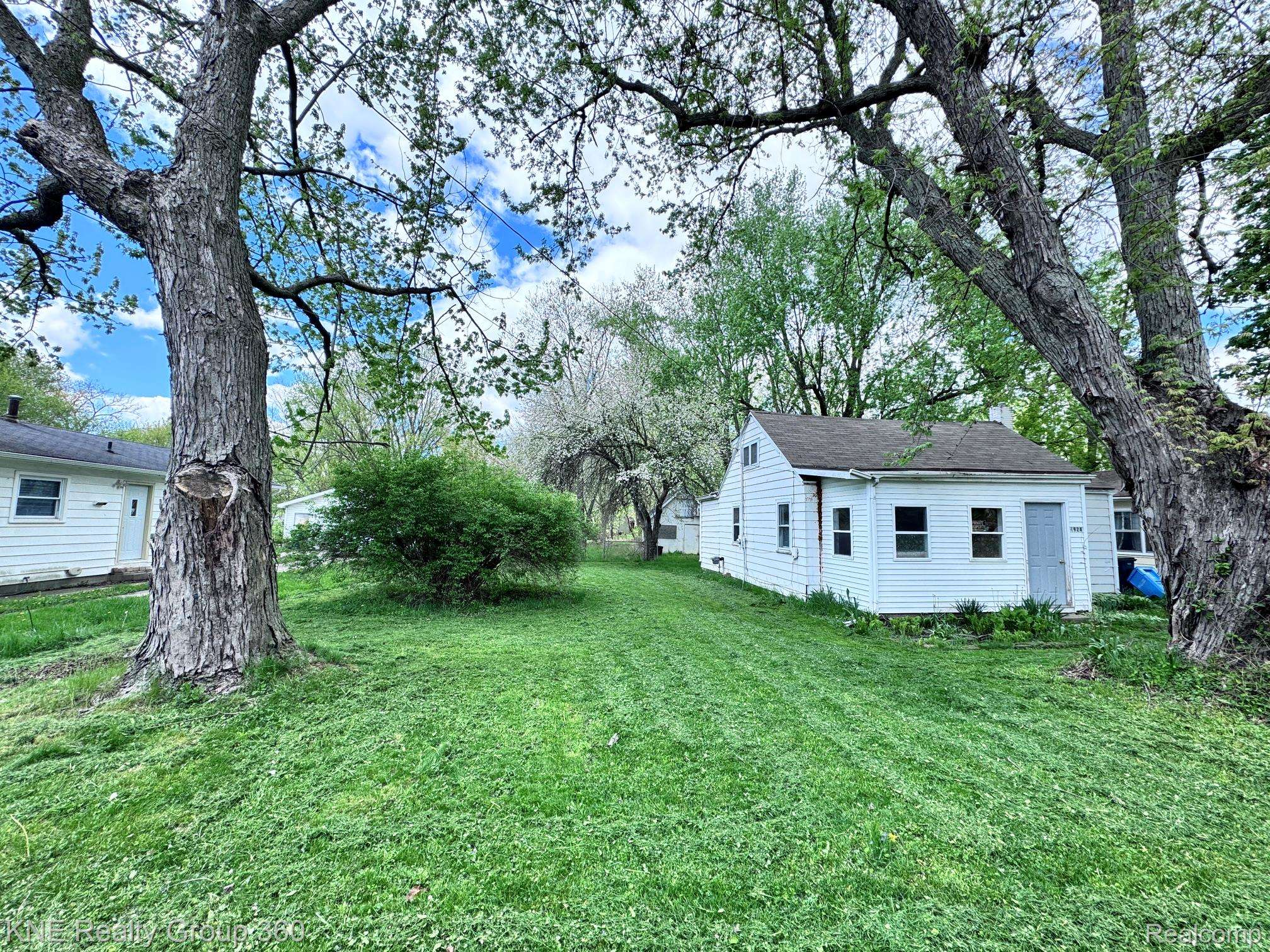 4928 Hughes RD, Lansing, MI 48910