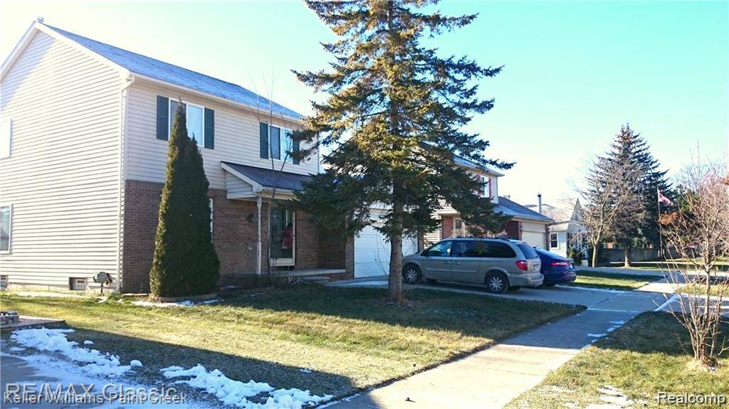 70 Larchwood DR, Troy, MI 48083